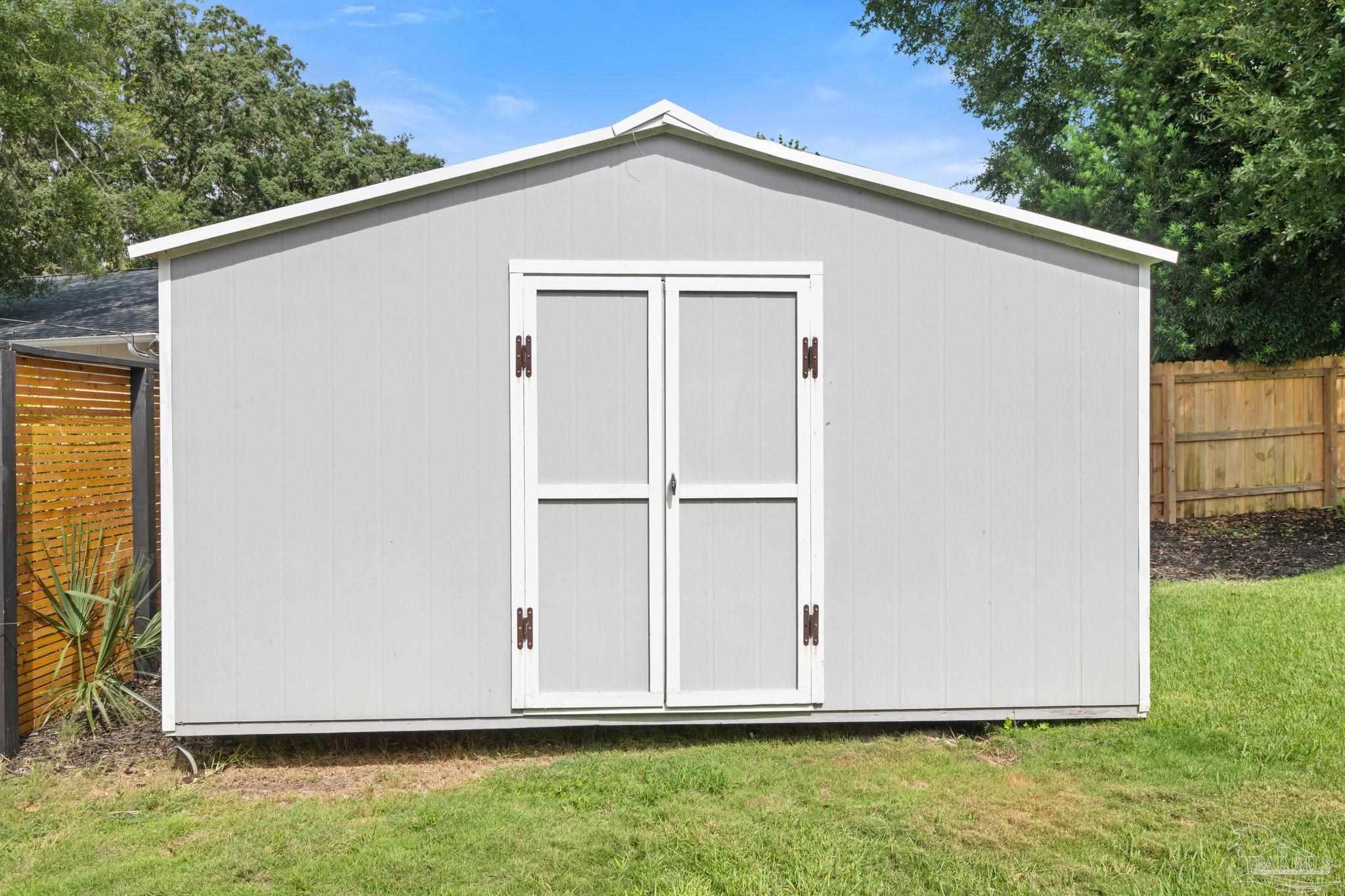 505 Boxwood Ln