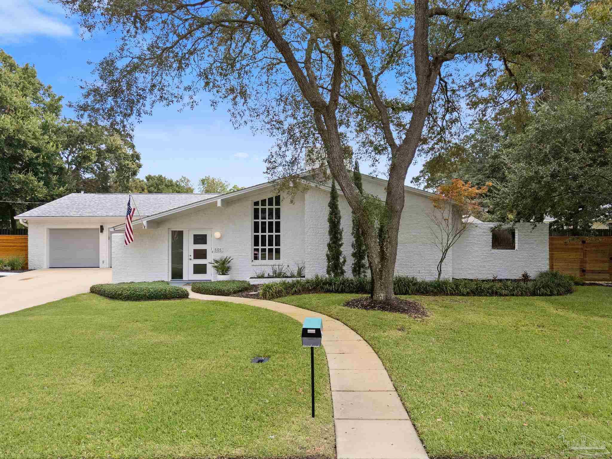 505 Boxwood Ln
