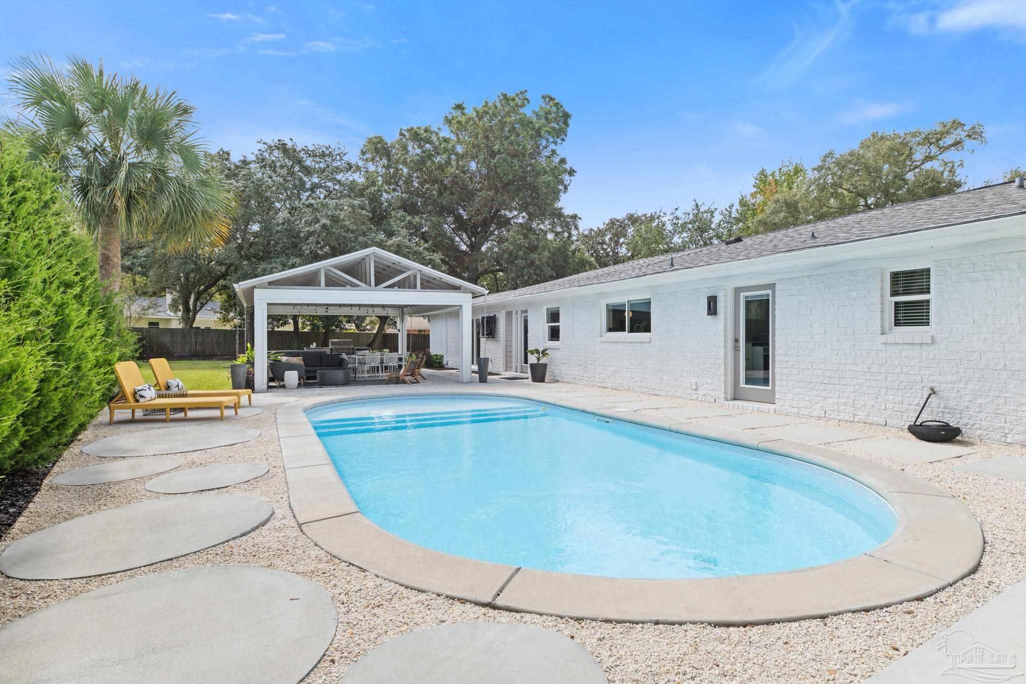 505 Boxwood Ln