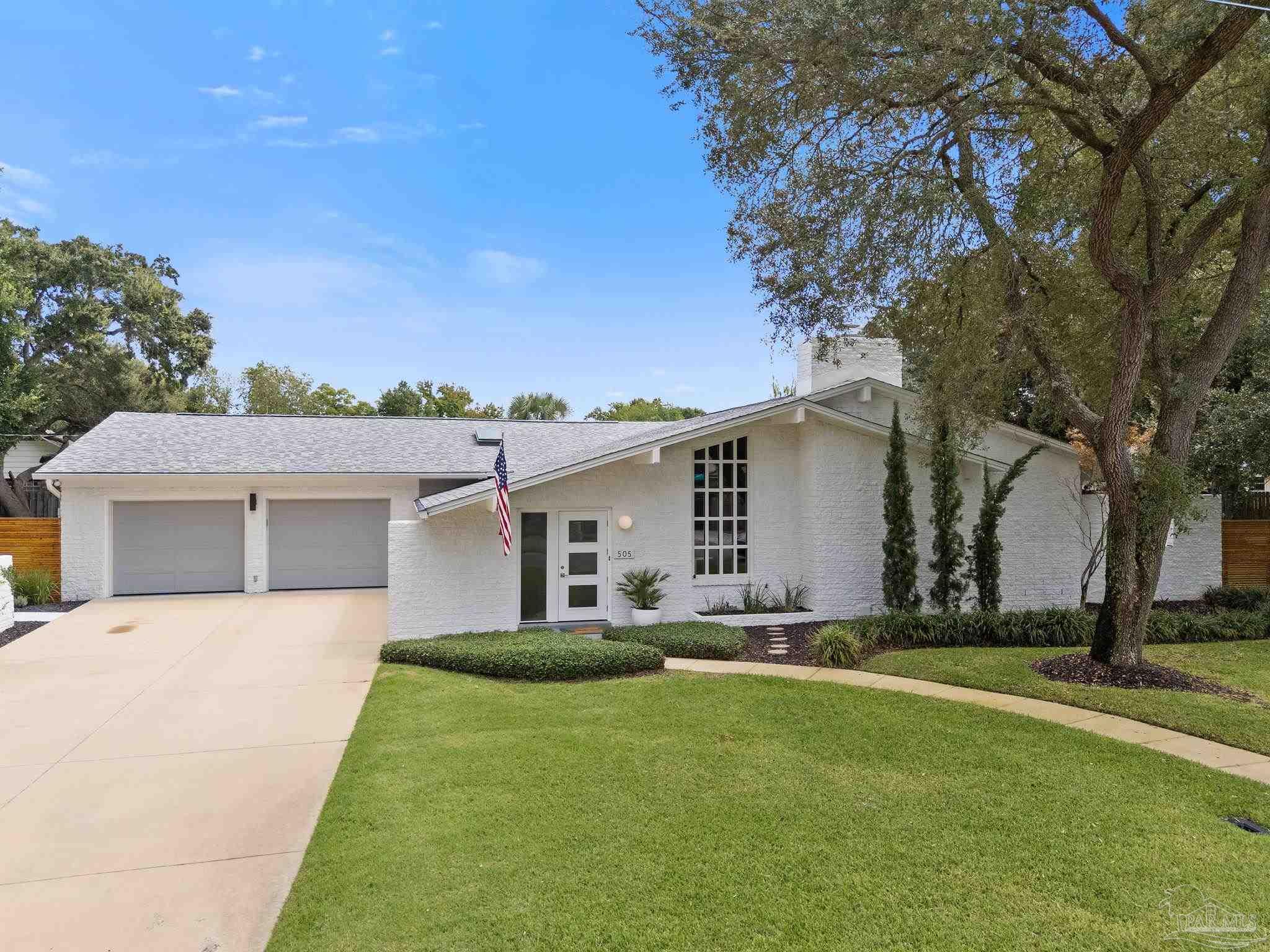 505 Boxwood Ln