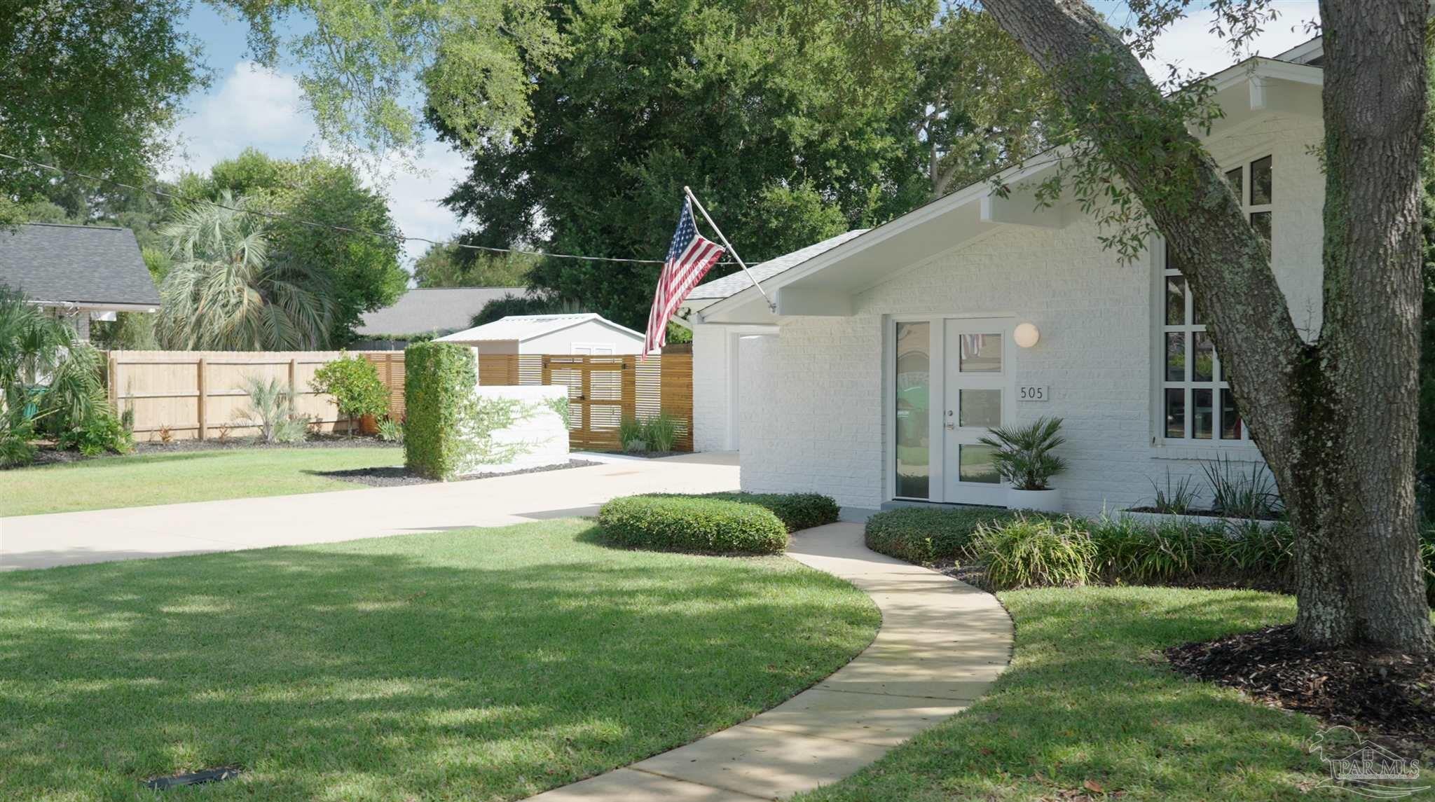 505 Boxwood Ln