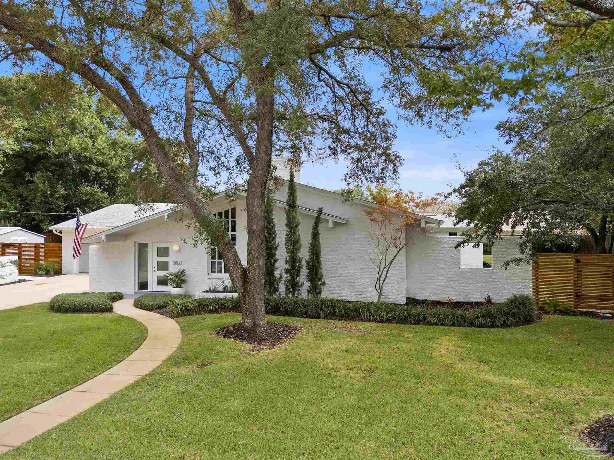 505 Boxwood Ln