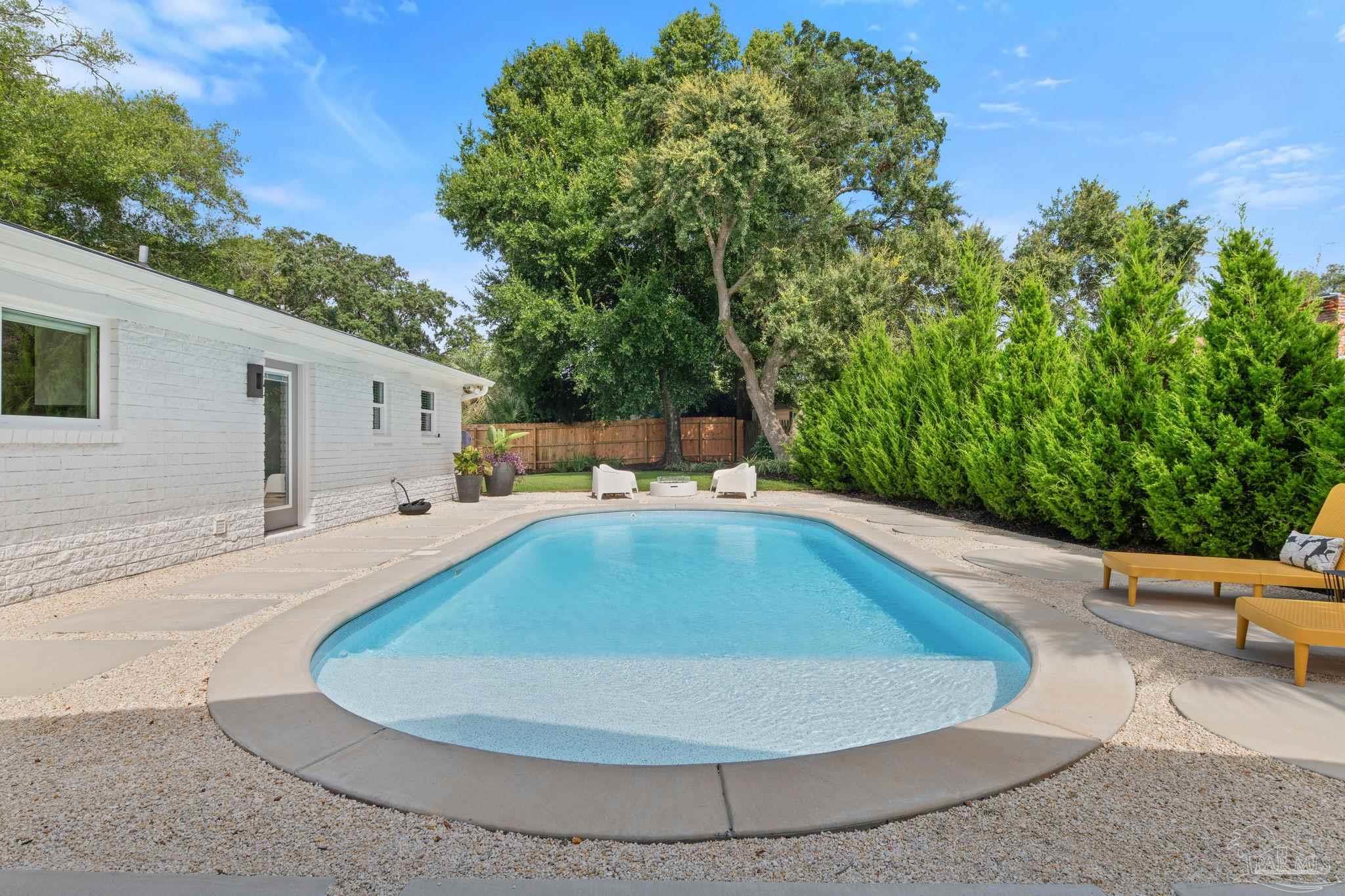 505 Boxwood Ln