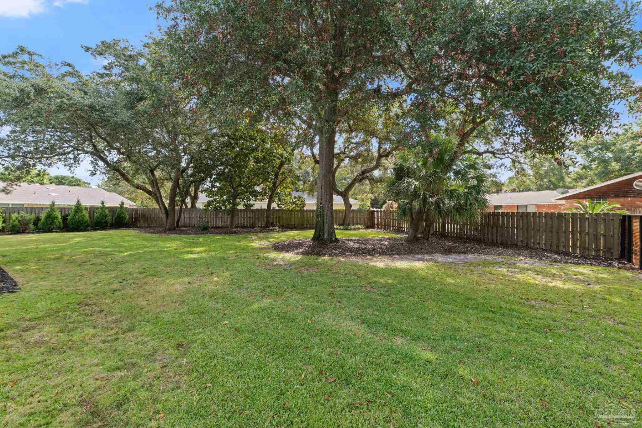 505 Boxwood Ln