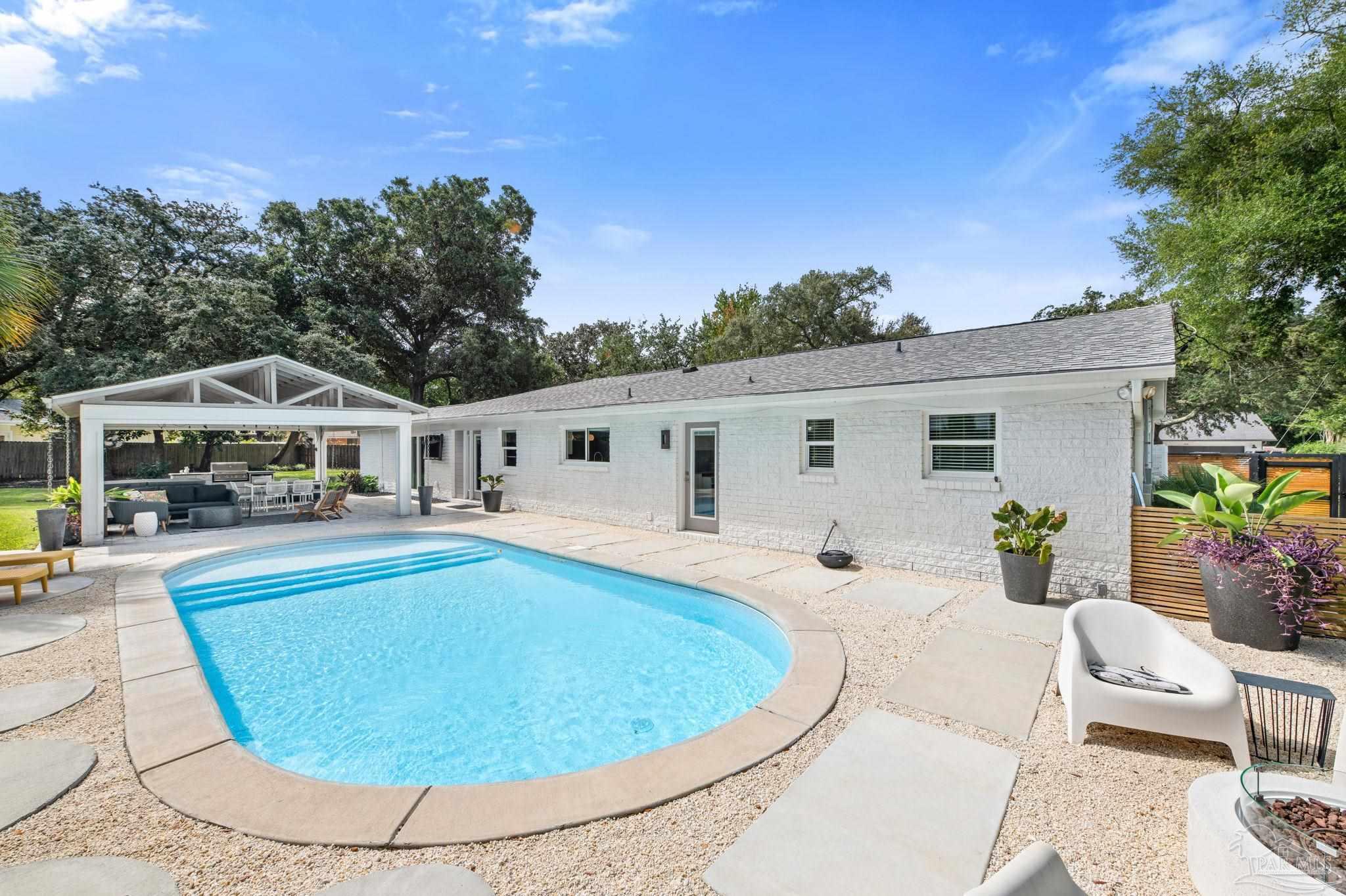 505 Boxwood Ln