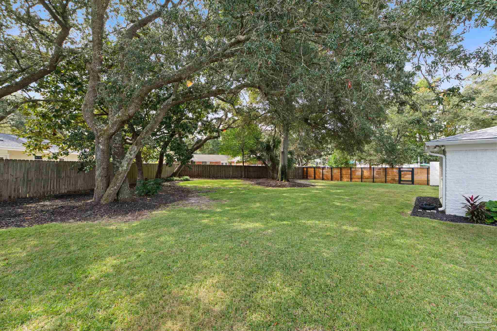 505 Boxwood Ln