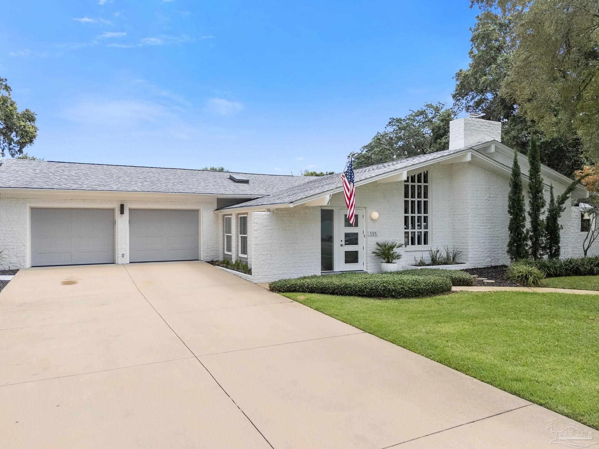 505 Boxwood Ln