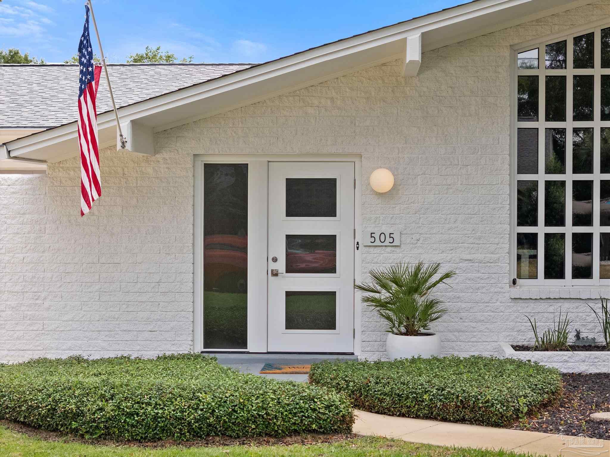 505 Boxwood Ln