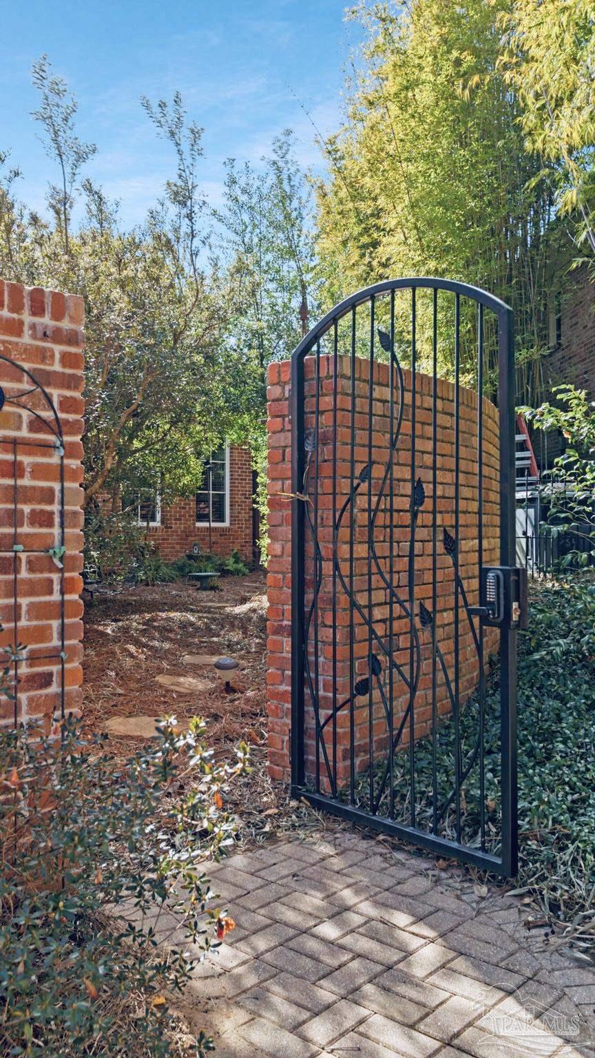 2701 Blackshear Ave
