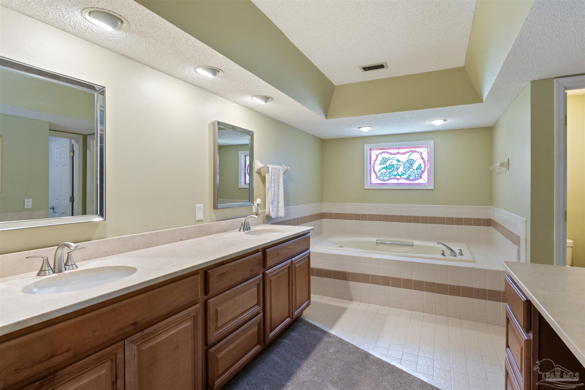 219 Man O War Cir