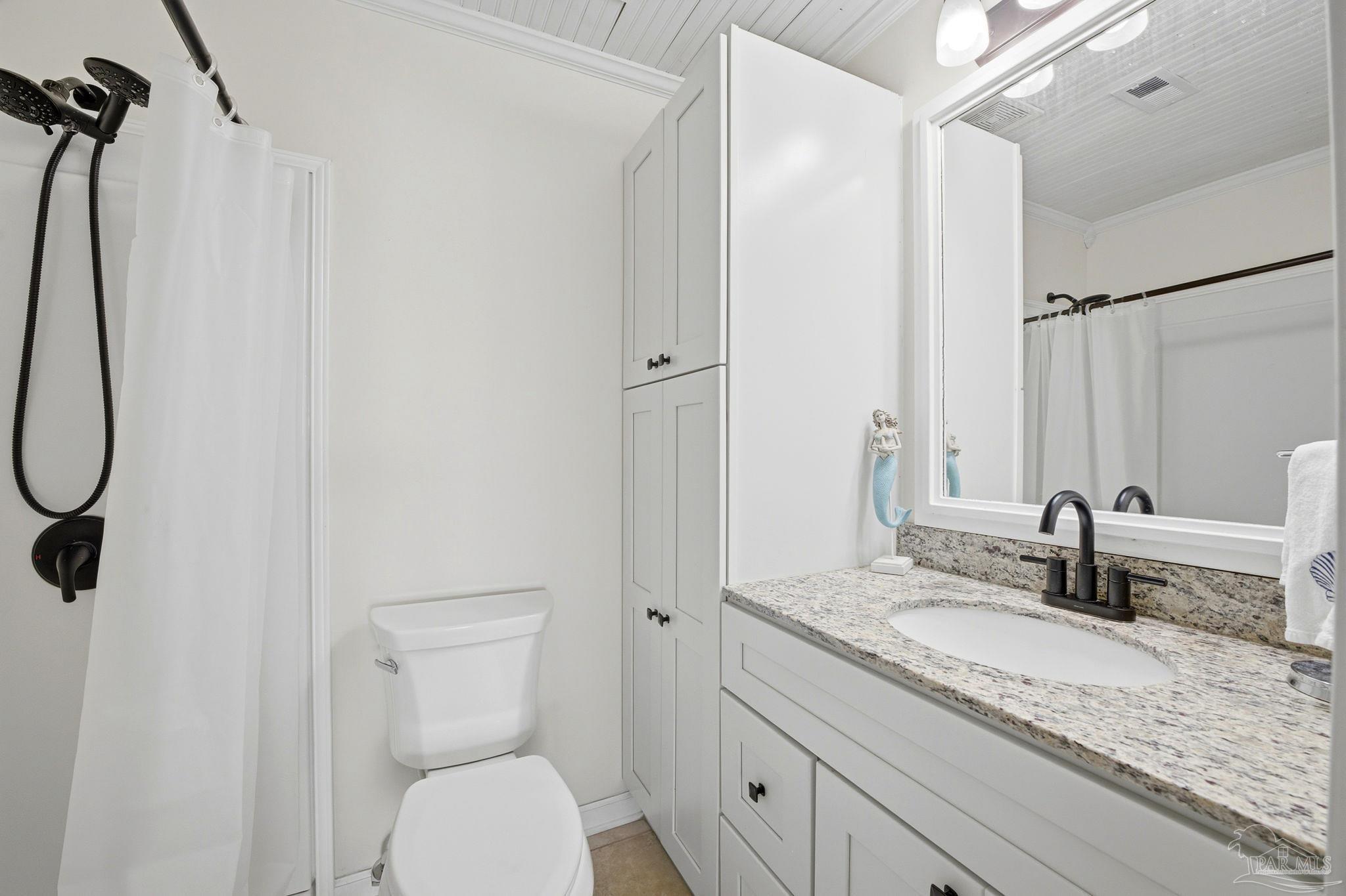 1202 Via Deluna Dr