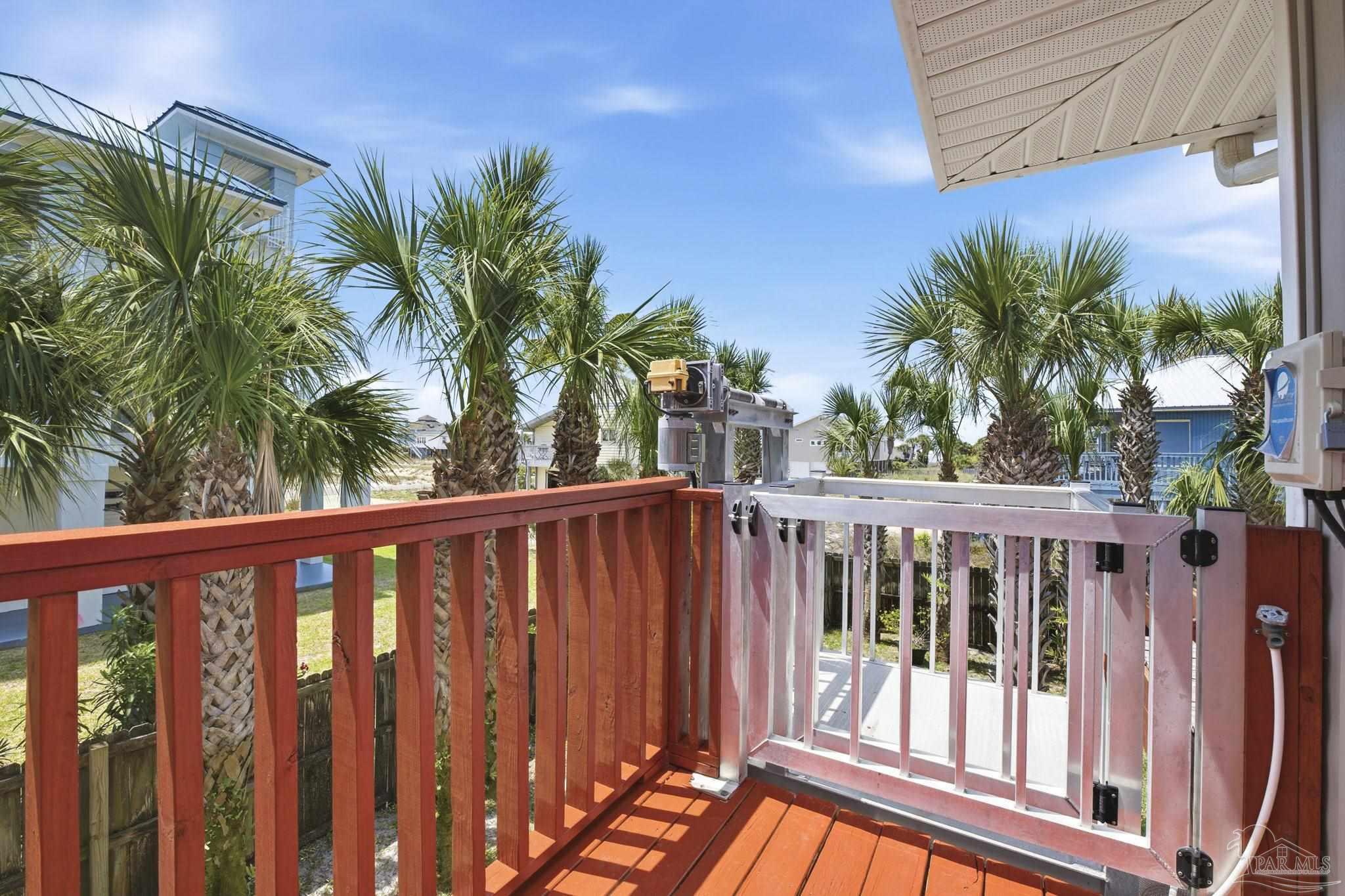 1202 Via Deluna Dr