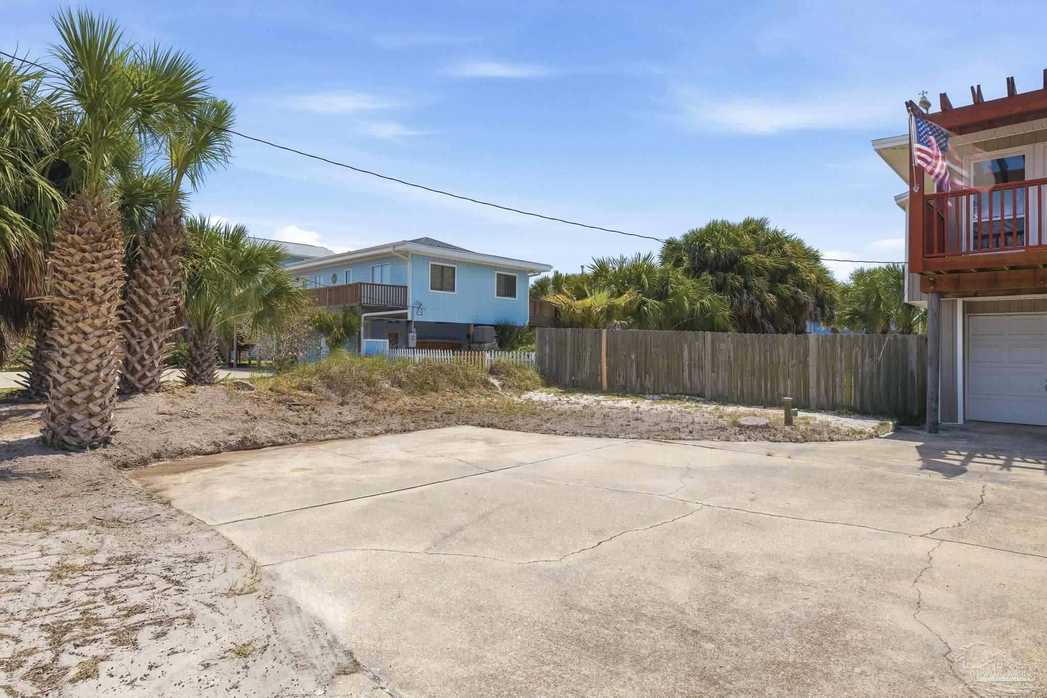 1202 Via Deluna Dr