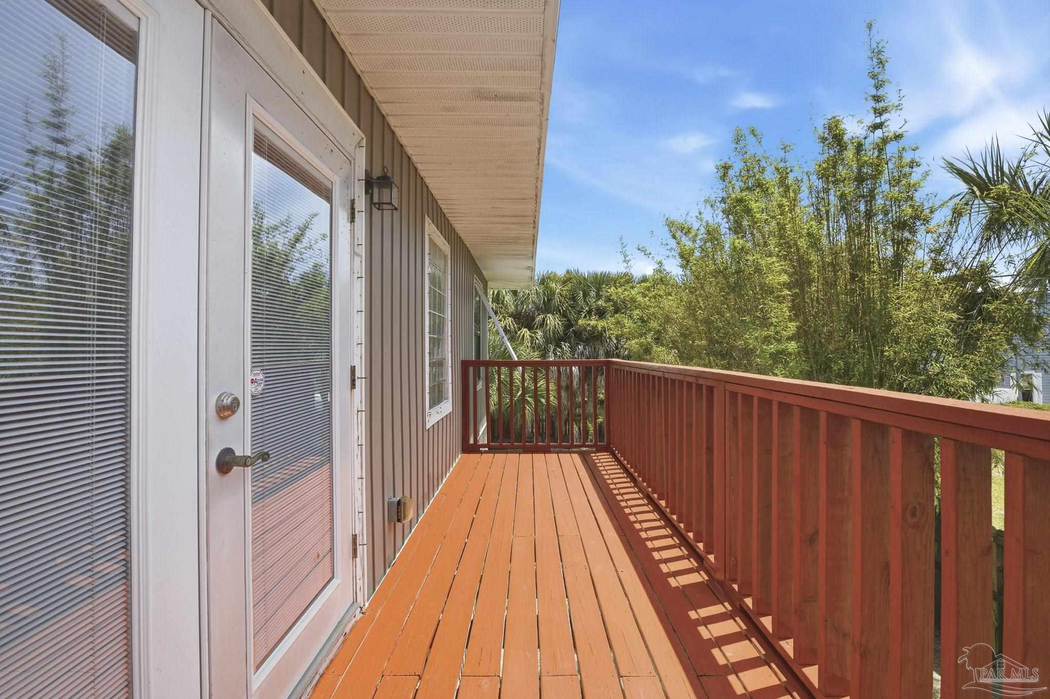1202 Via Deluna Dr