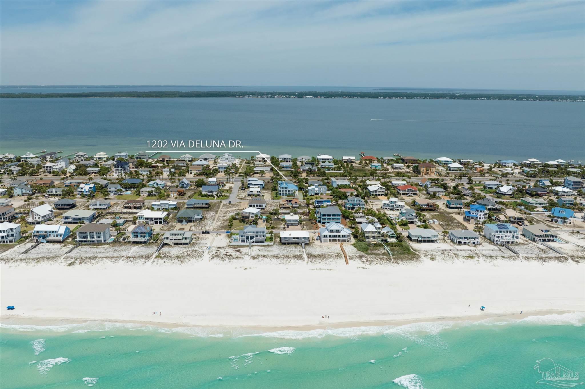 1202 Via Deluna Dr