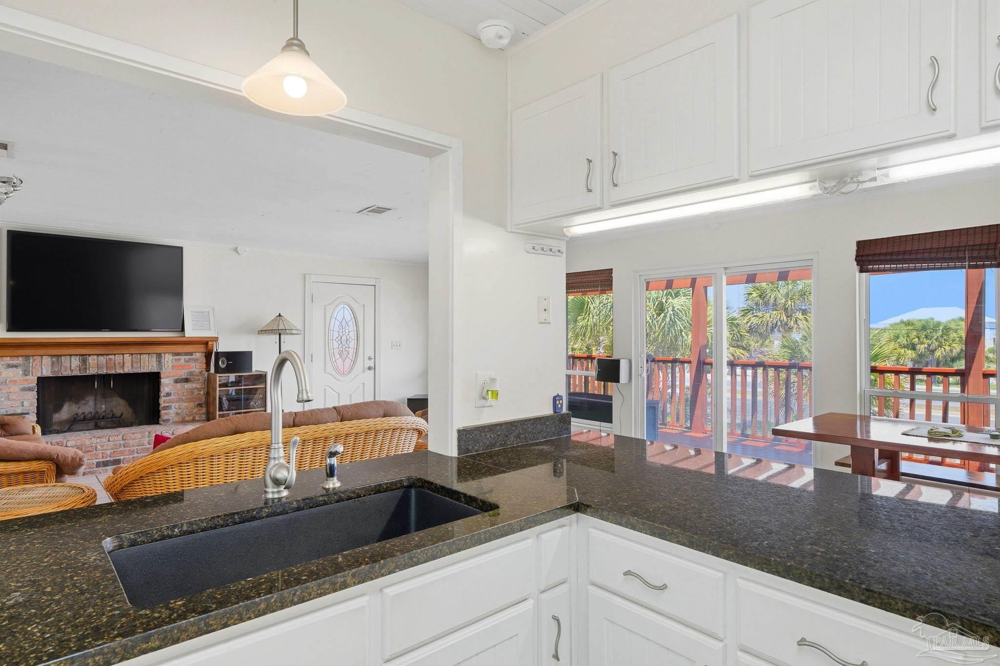 1202 Via Deluna Dr