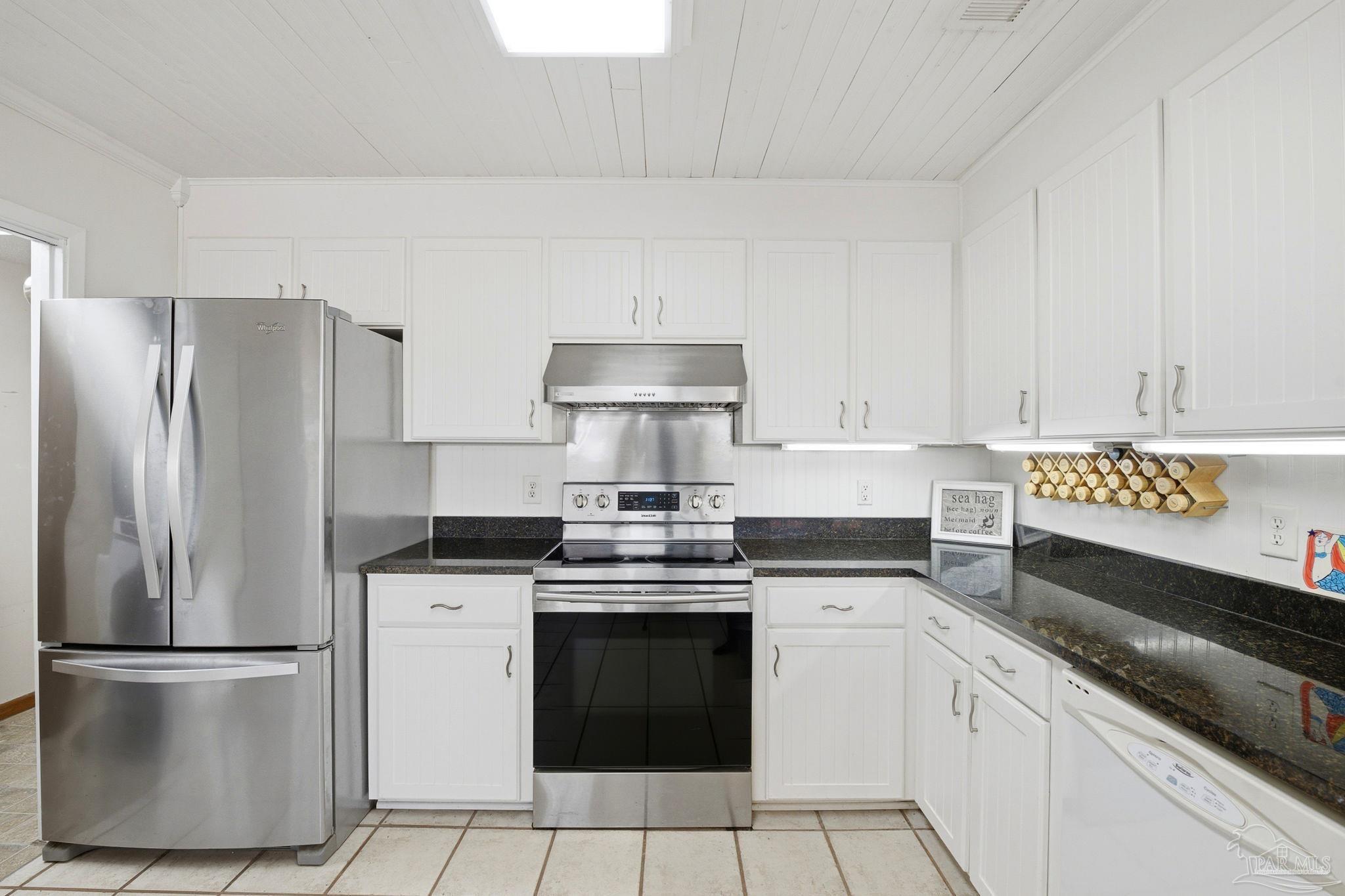 1202 Via Deluna Dr