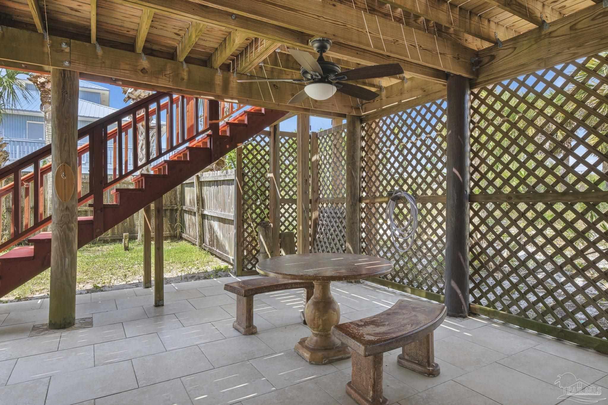 1202 Via Deluna Dr