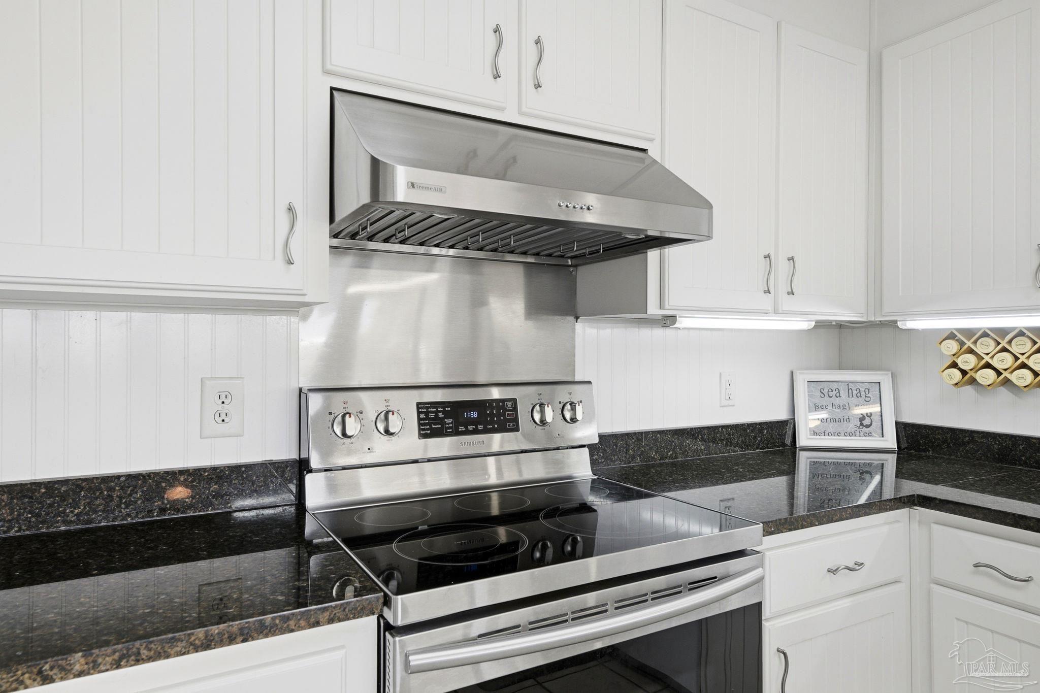 1202 Via Deluna Dr