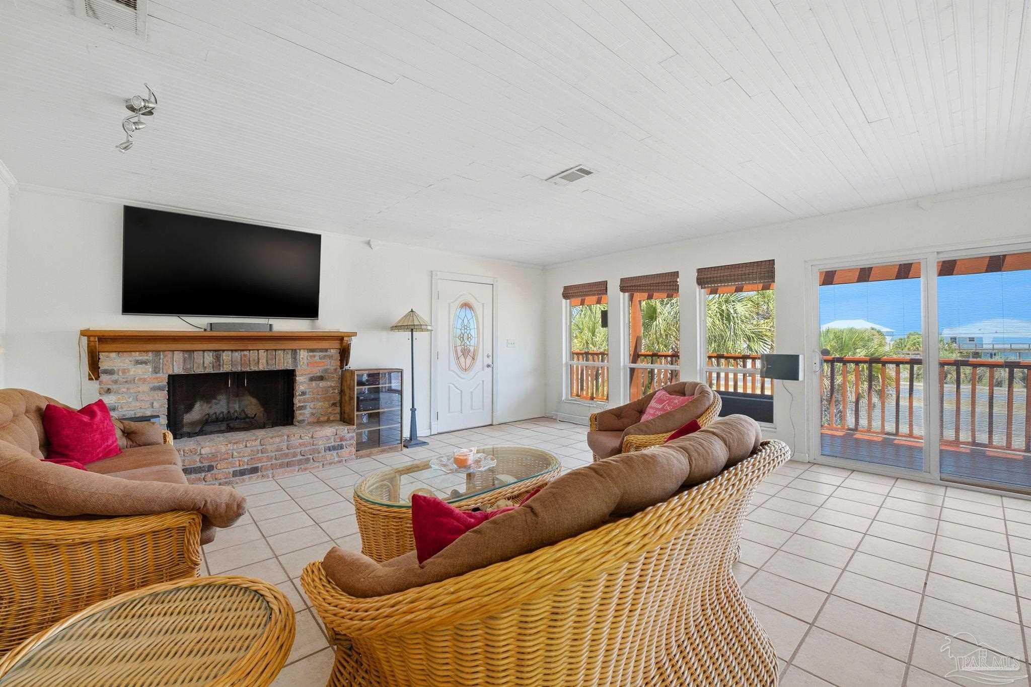 1202 Via Deluna Dr