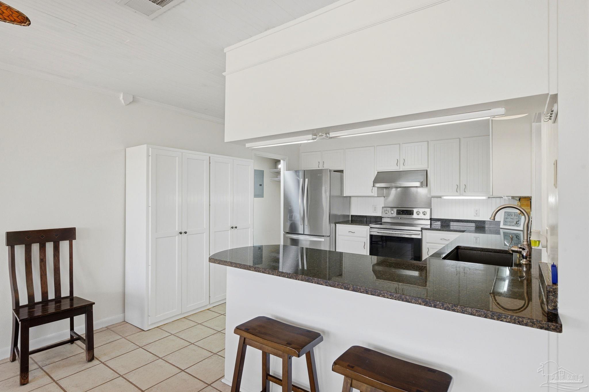 1202 Via Deluna Dr