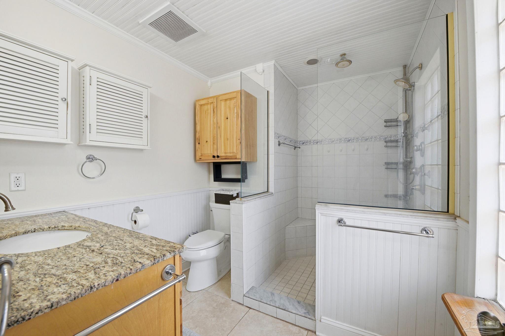 1202 Via Deluna Dr