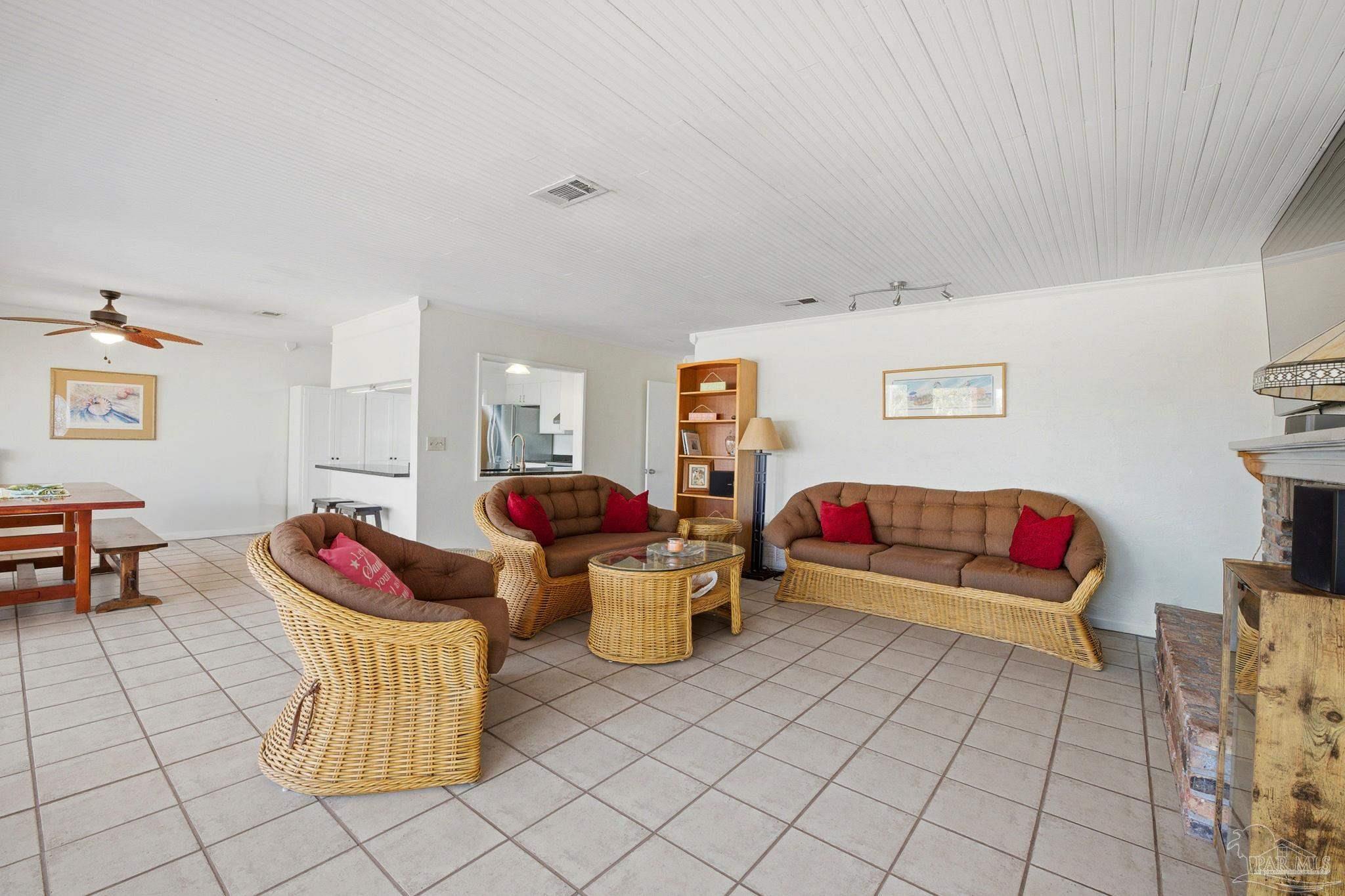 1202 Via Deluna Dr