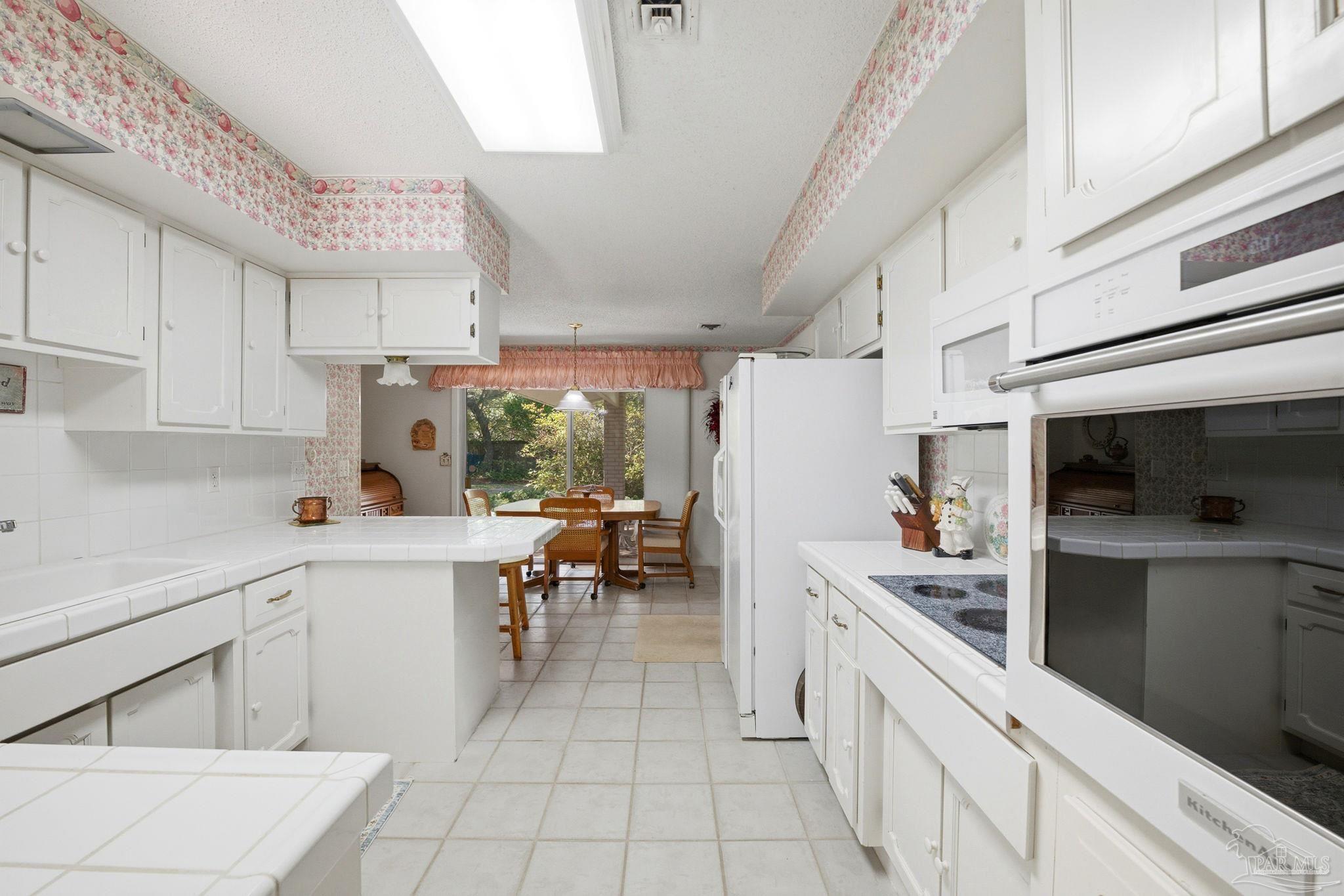 3 Breeze St