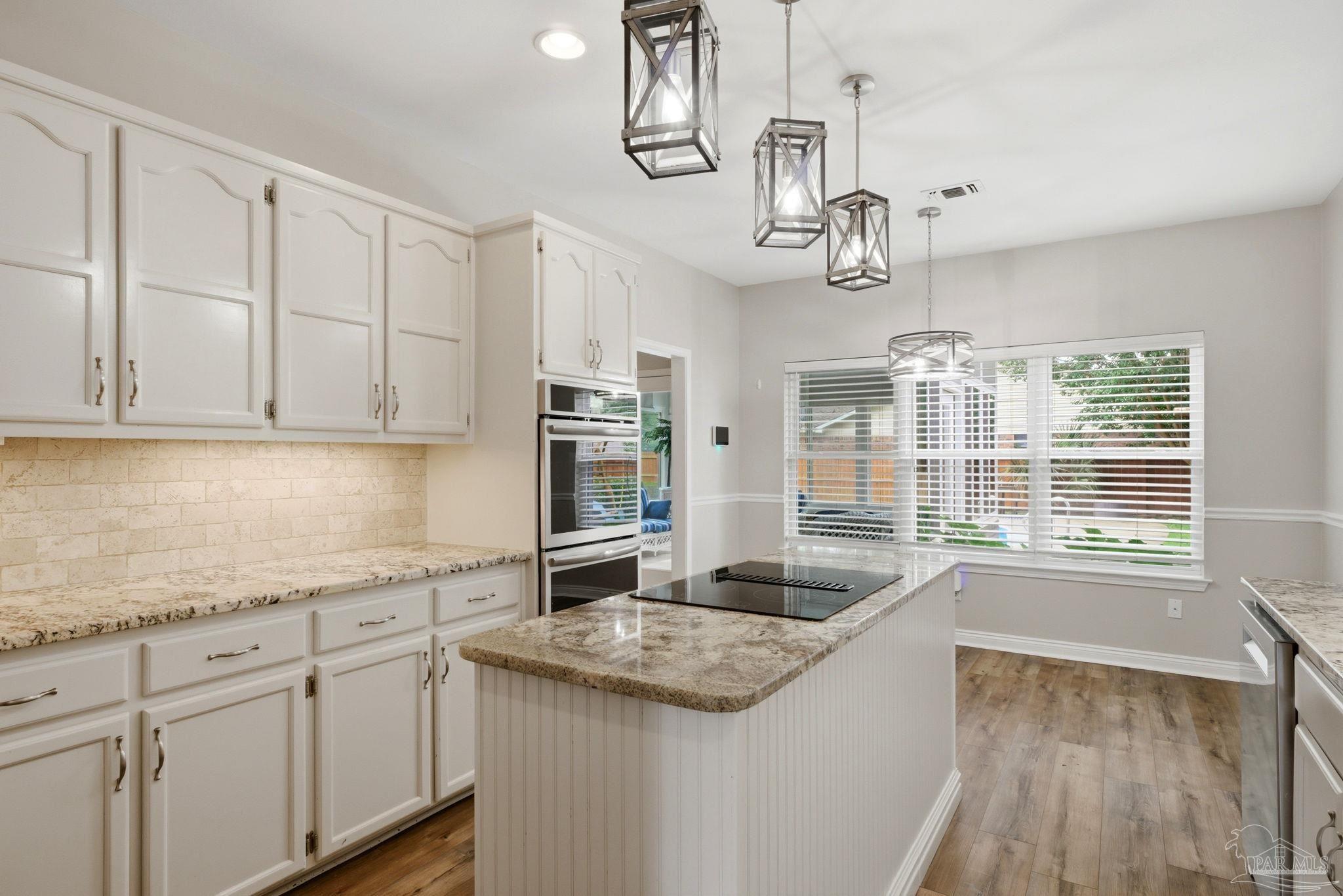3861 Leesway Cir