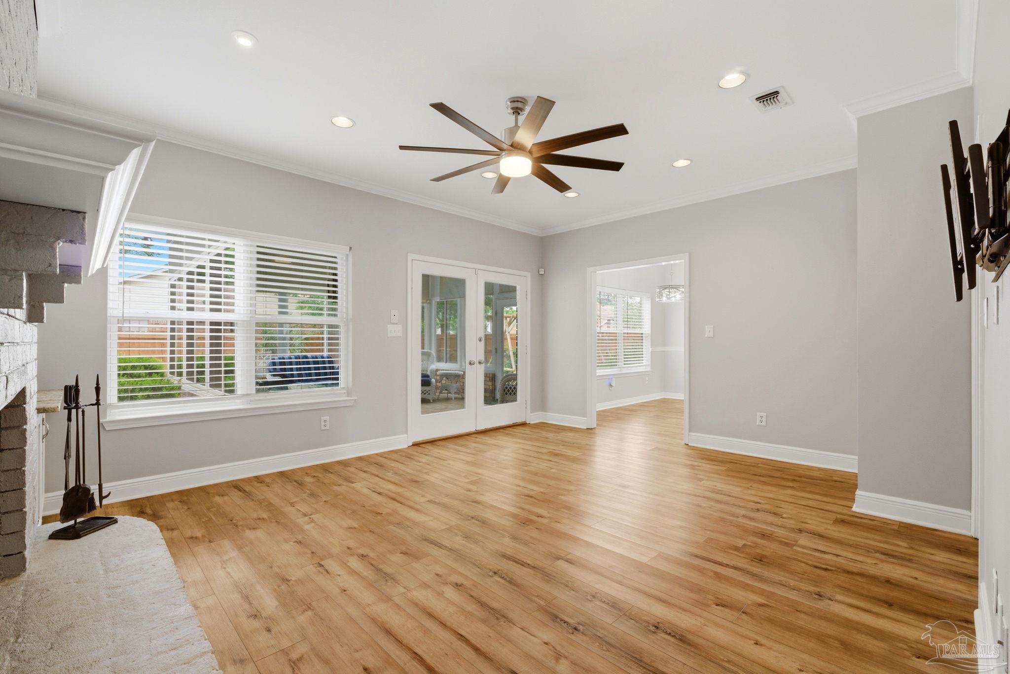 3861 Leesway Cir