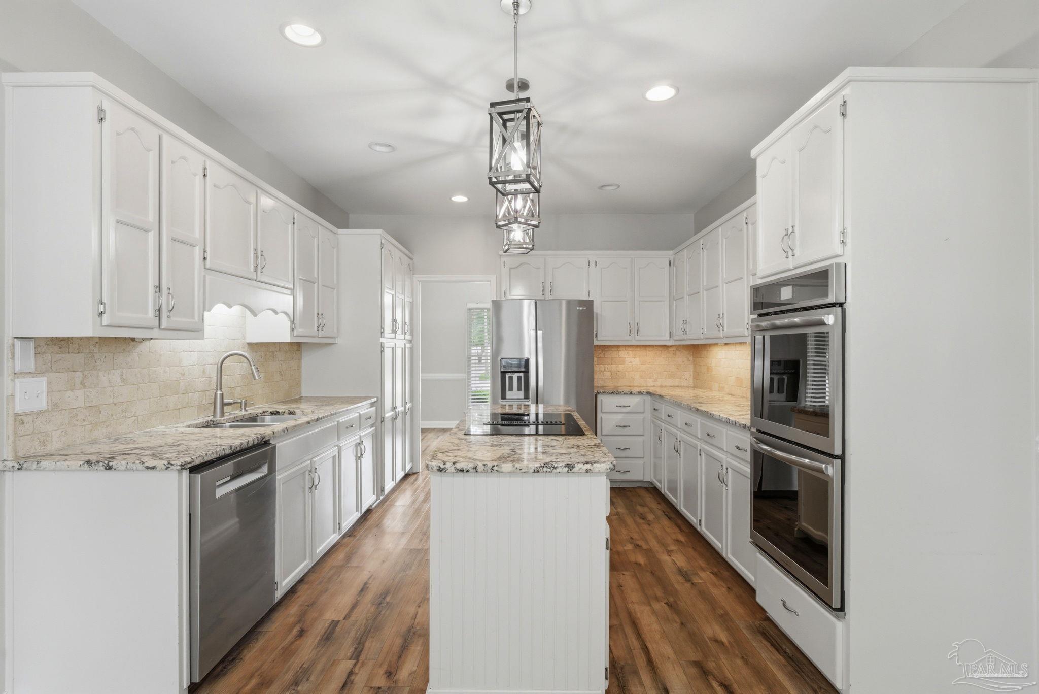 3861 Leesway Cir