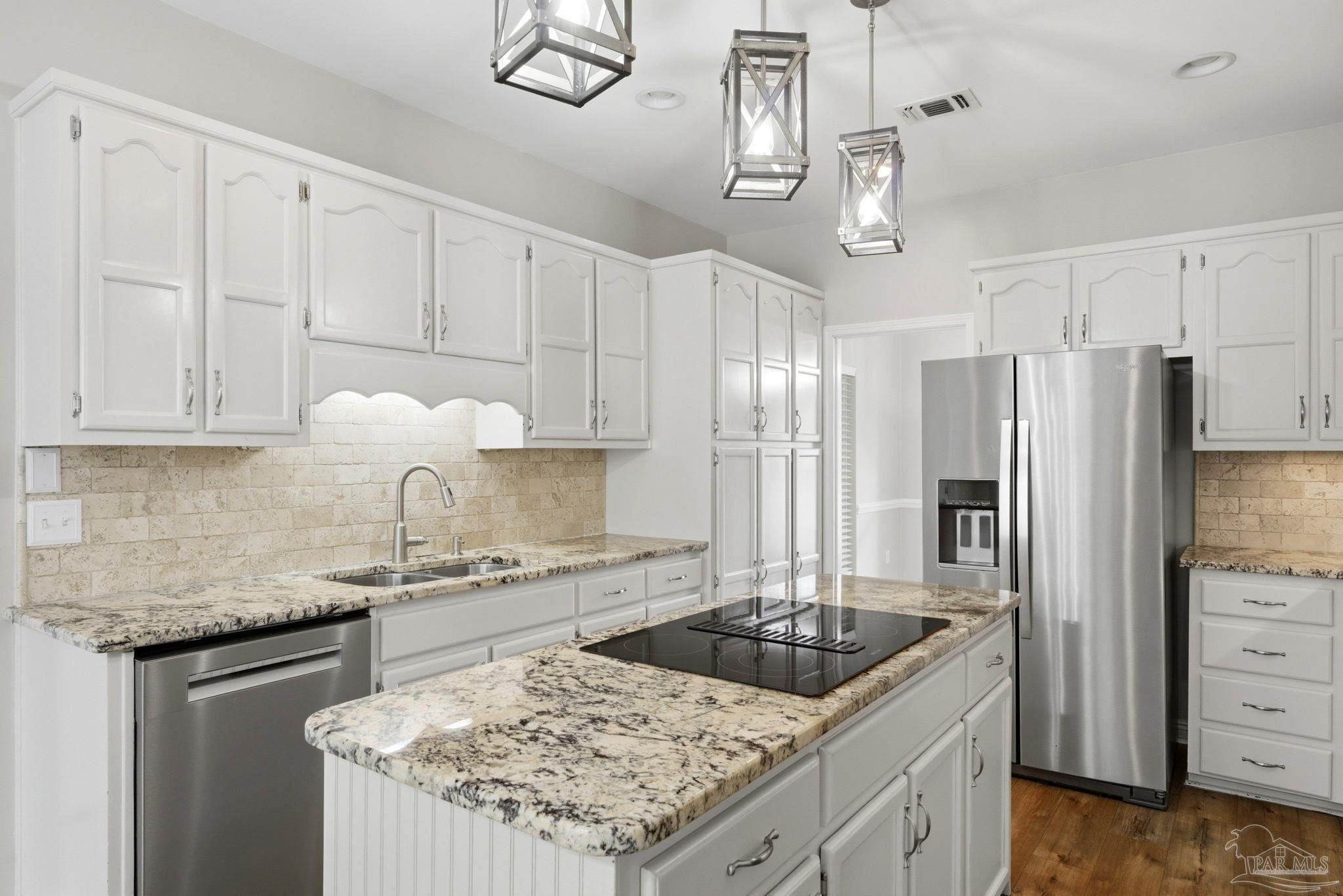 3861 Leesway Cir