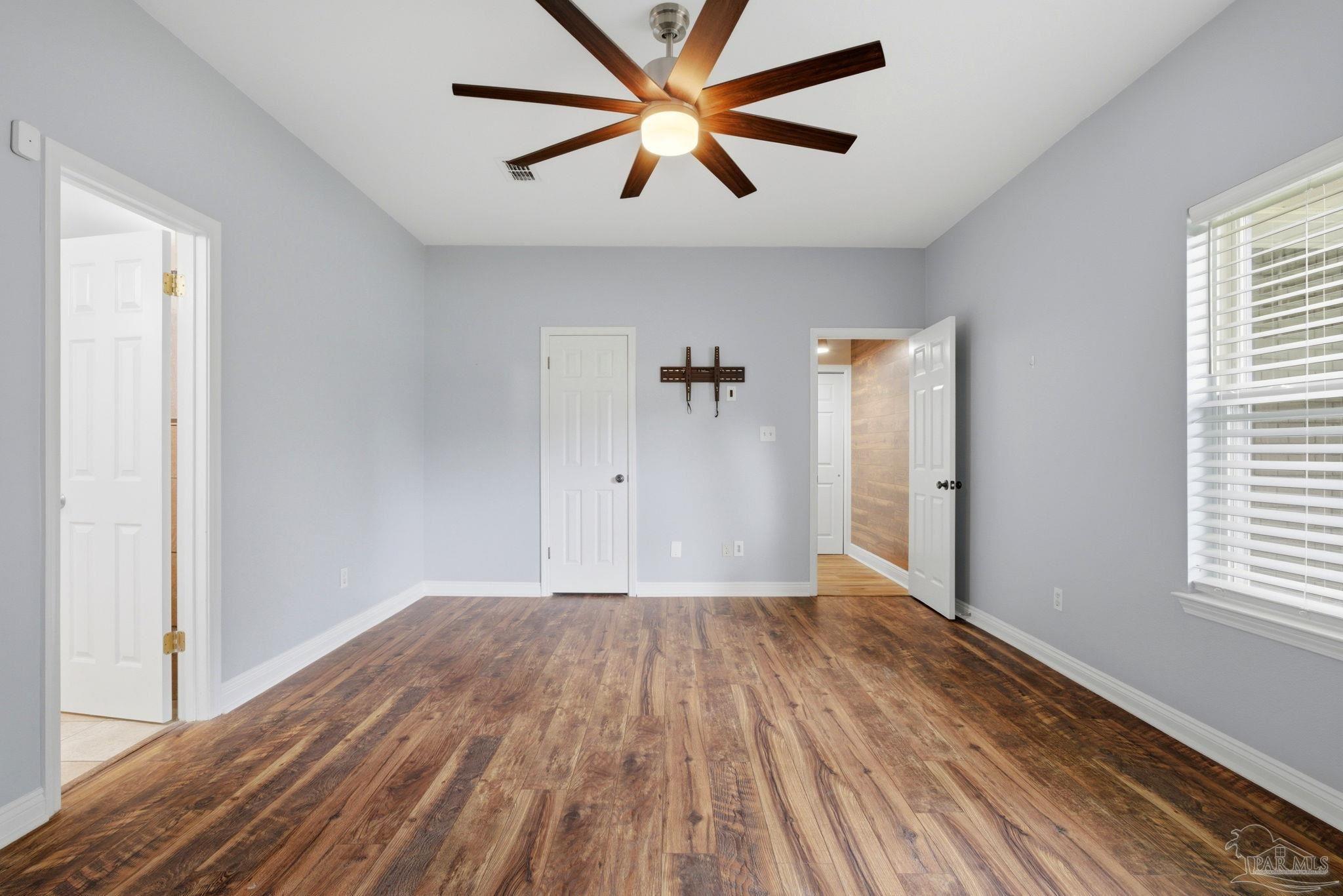 3861 Leesway Cir
