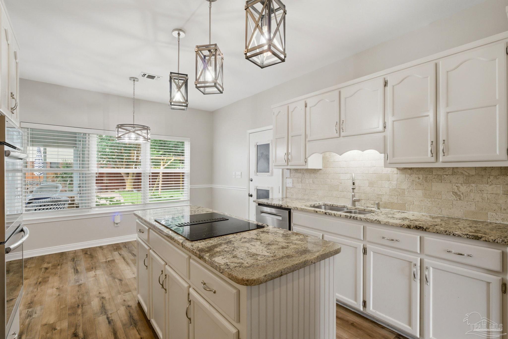 3861 Leesway Cir