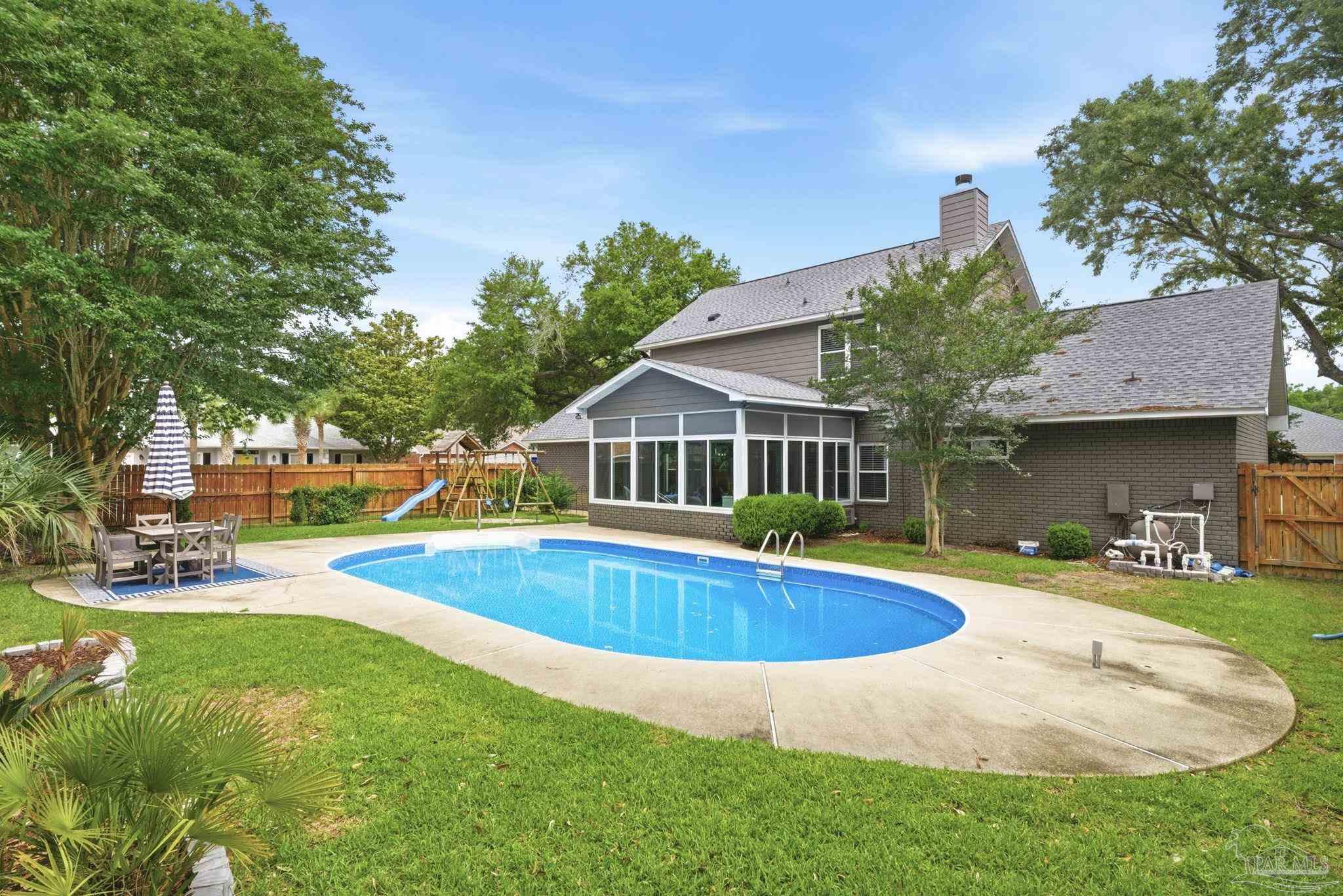3861 Leesway Cir