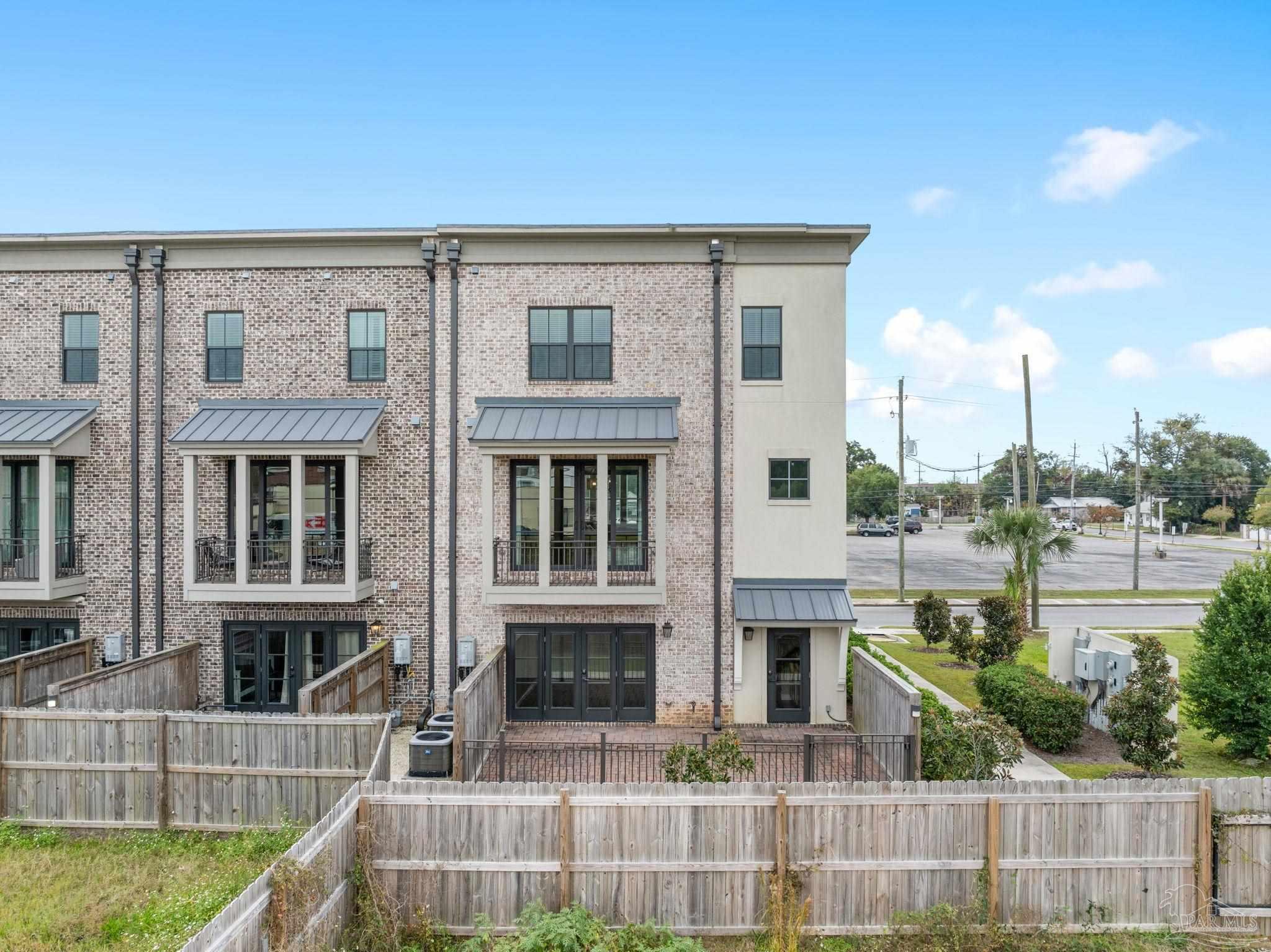 316 W Romana St