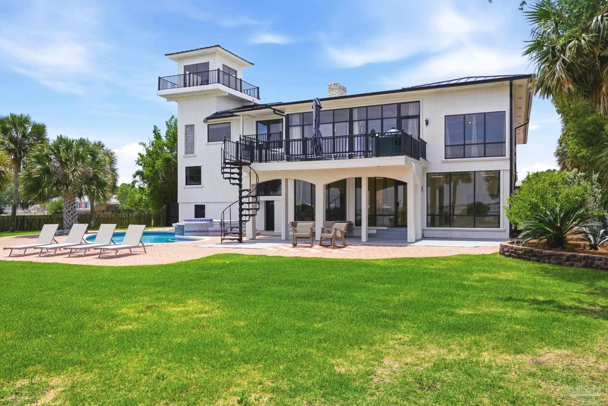 112 Matamoros Dr
