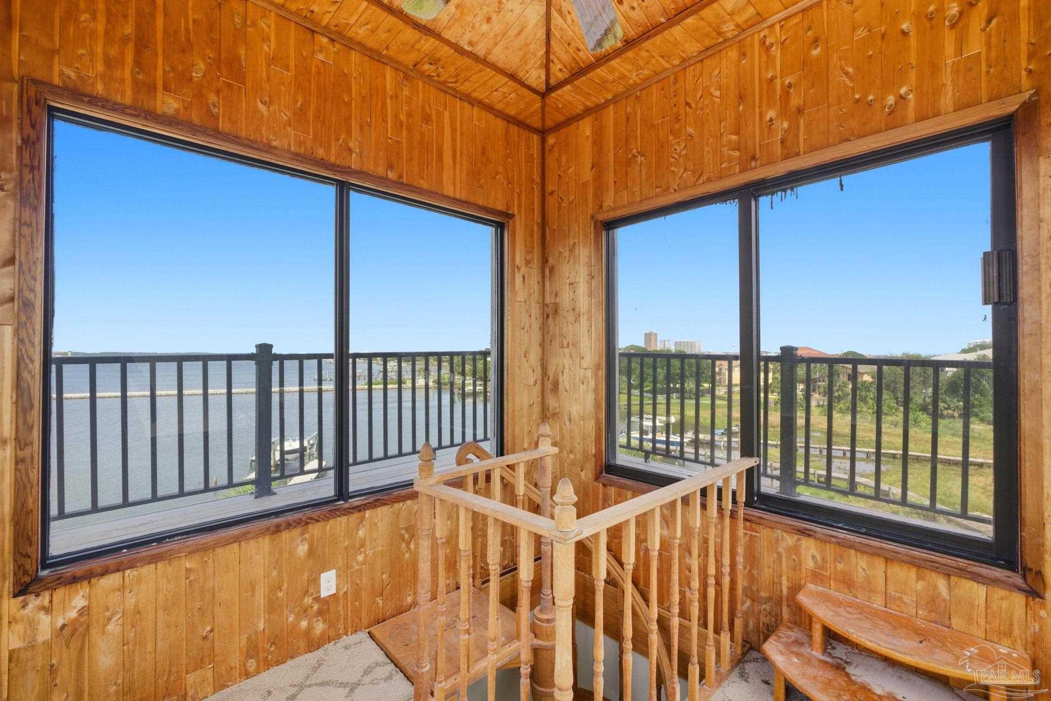 112 Matamoros Dr