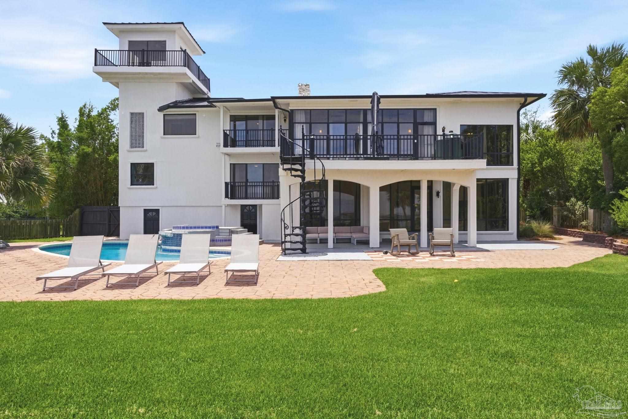 112 Matamoros Dr