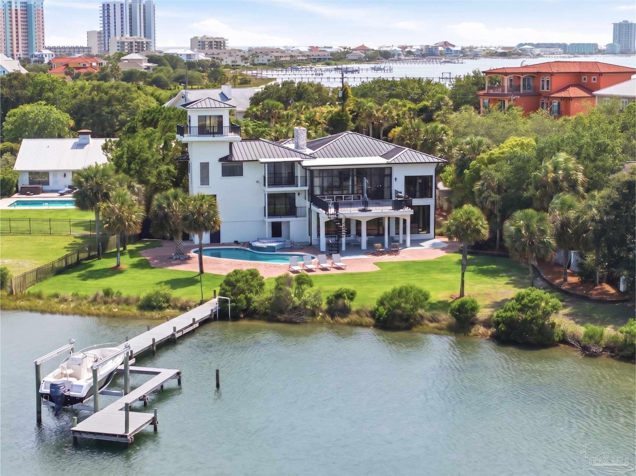 112 Matamoros Dr