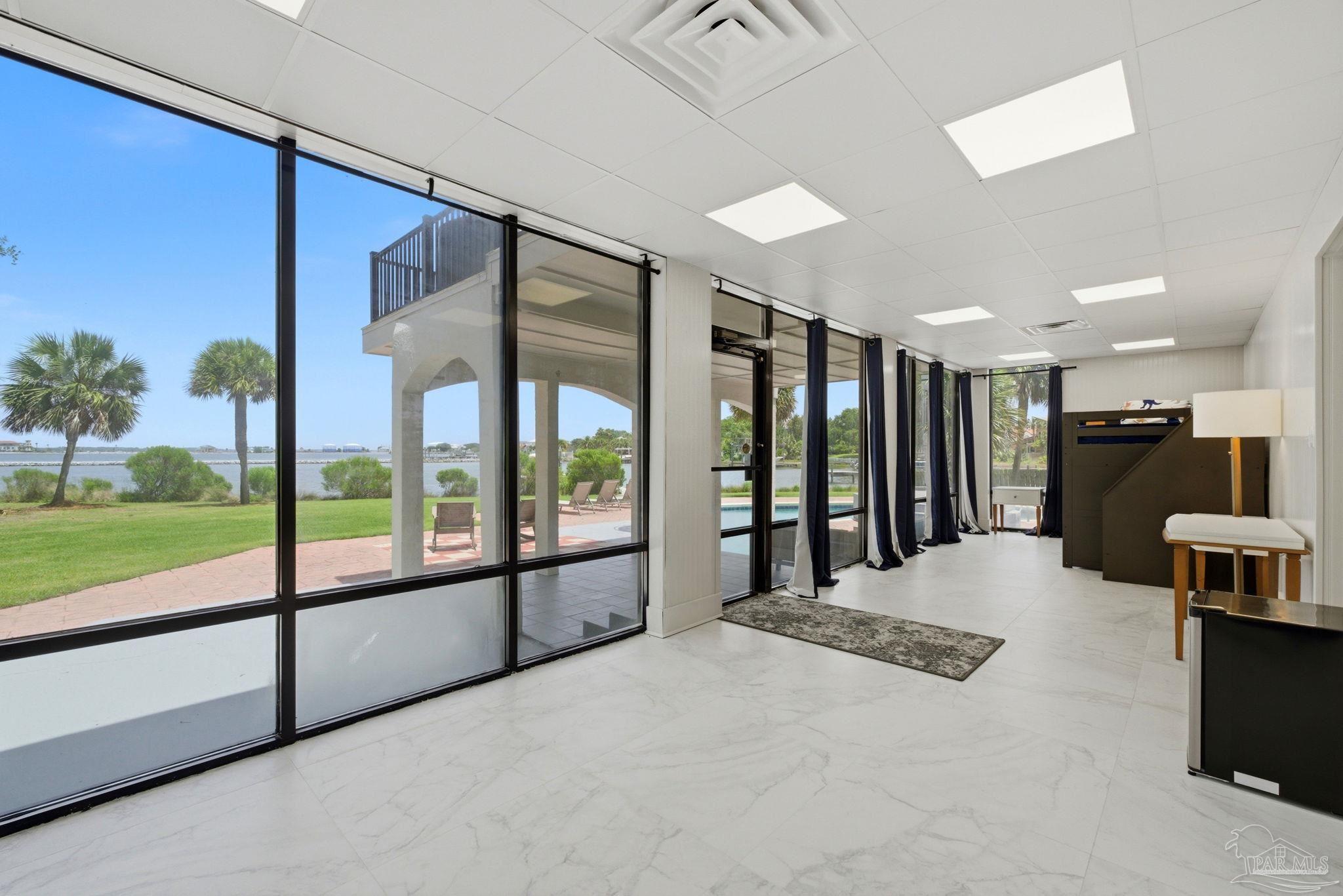 112 Matamoros Dr