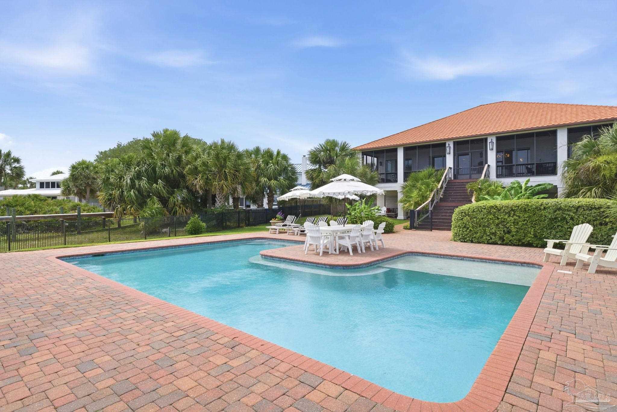 214 Sabine Dr