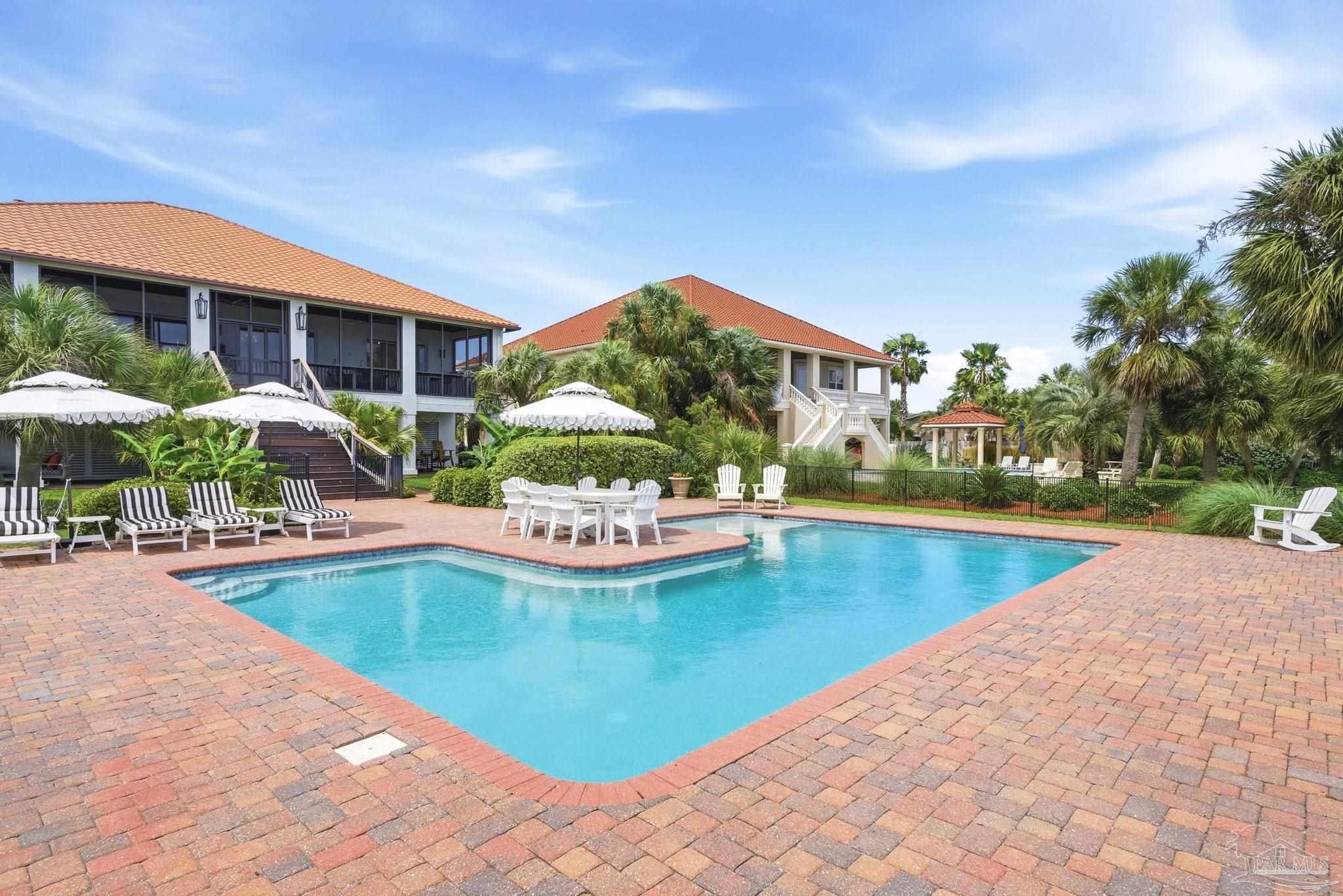 214 Sabine Dr