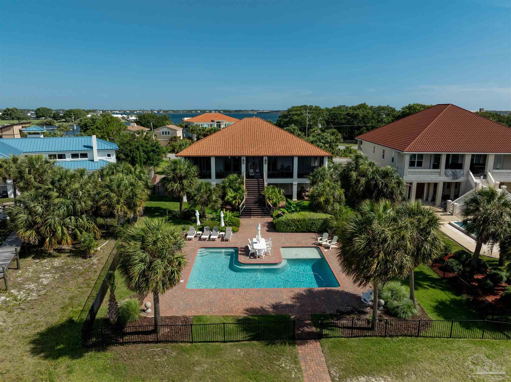214 Sabine Dr