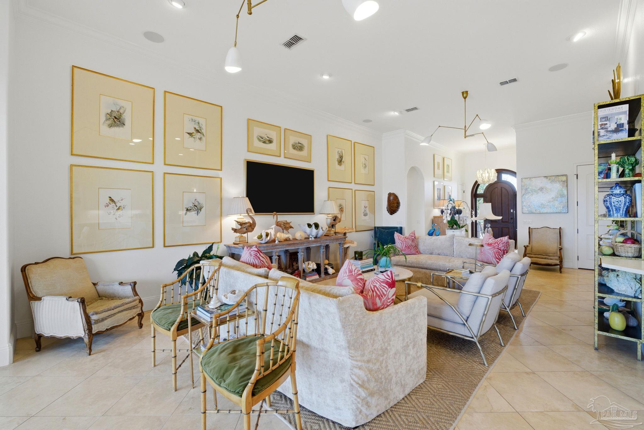 214 Sabine Dr