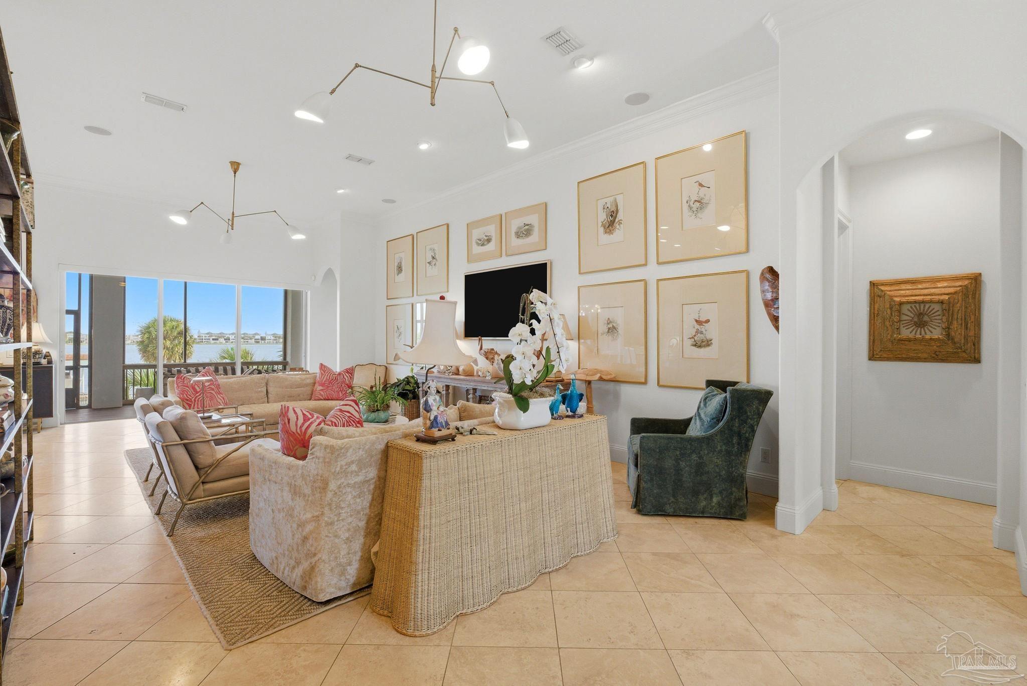 214 Sabine Dr