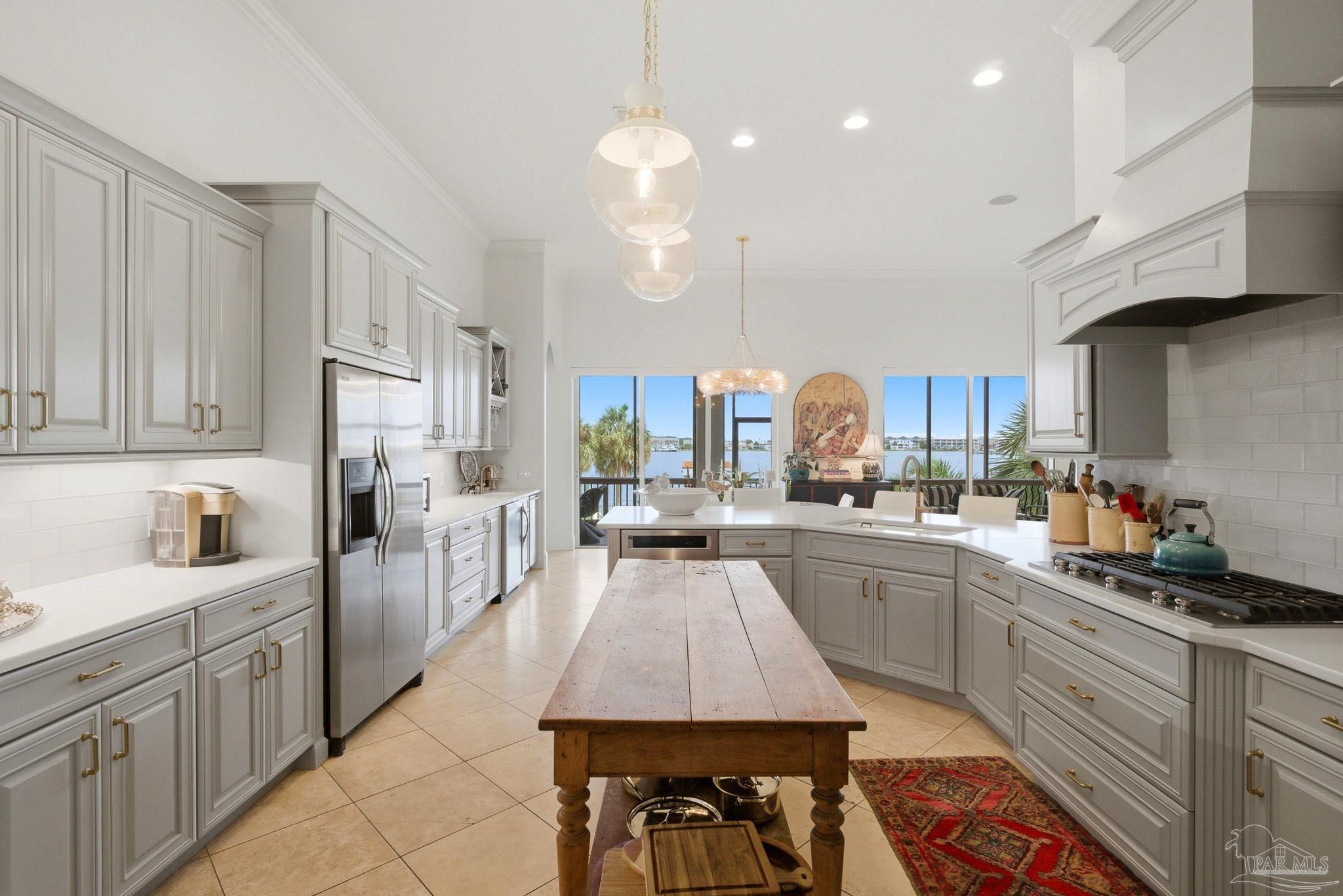 214 Sabine Dr