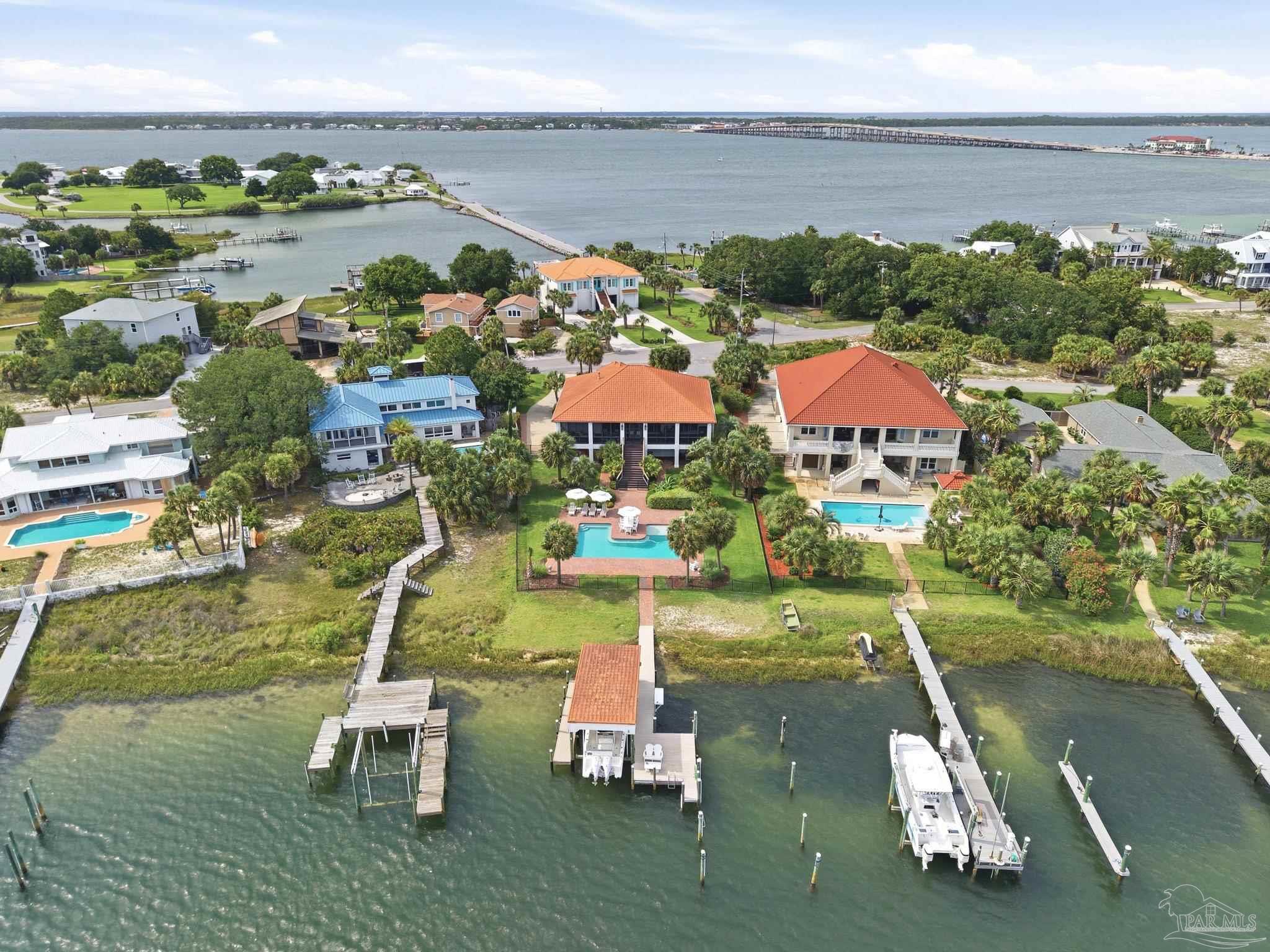 214 Sabine Dr