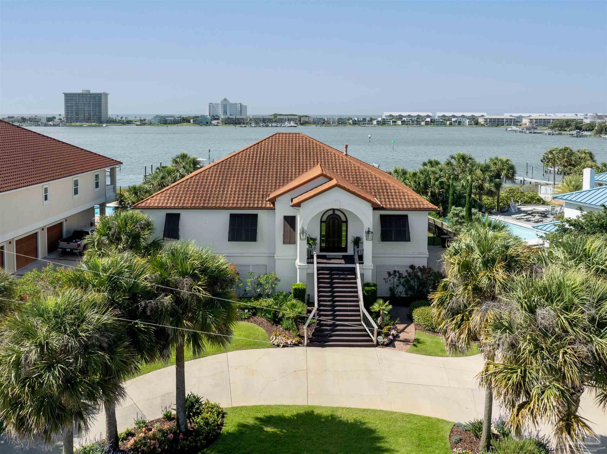 214 Sabine Dr