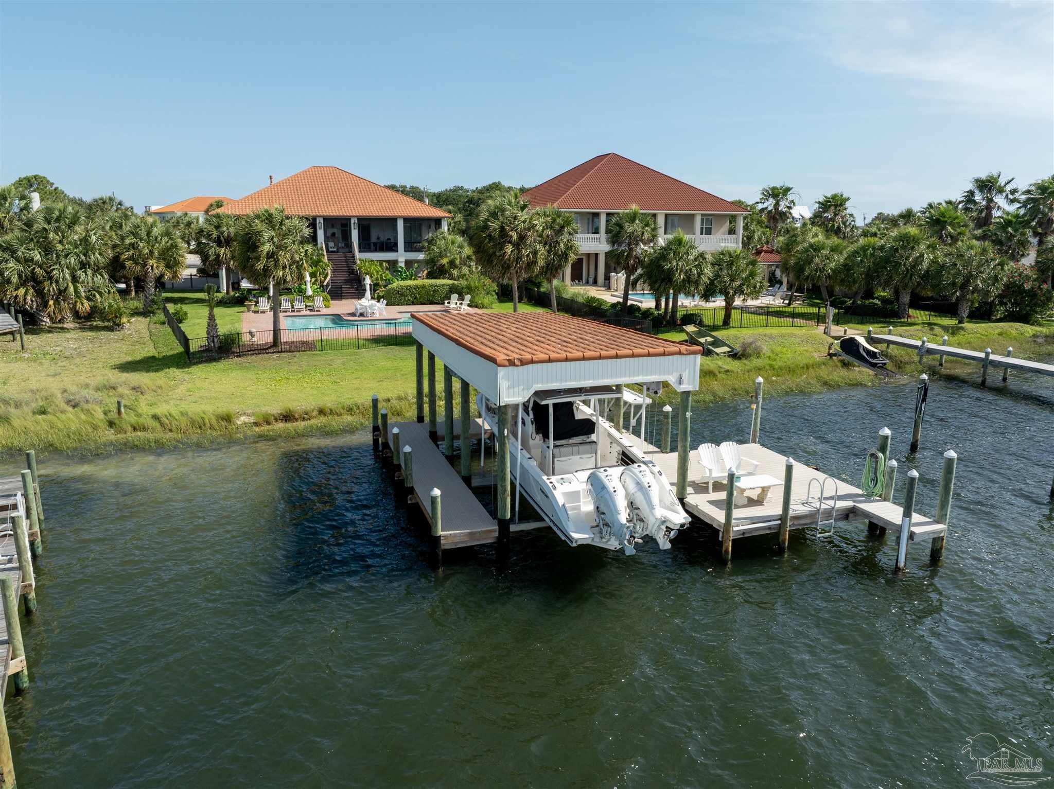 214 Sabine Dr